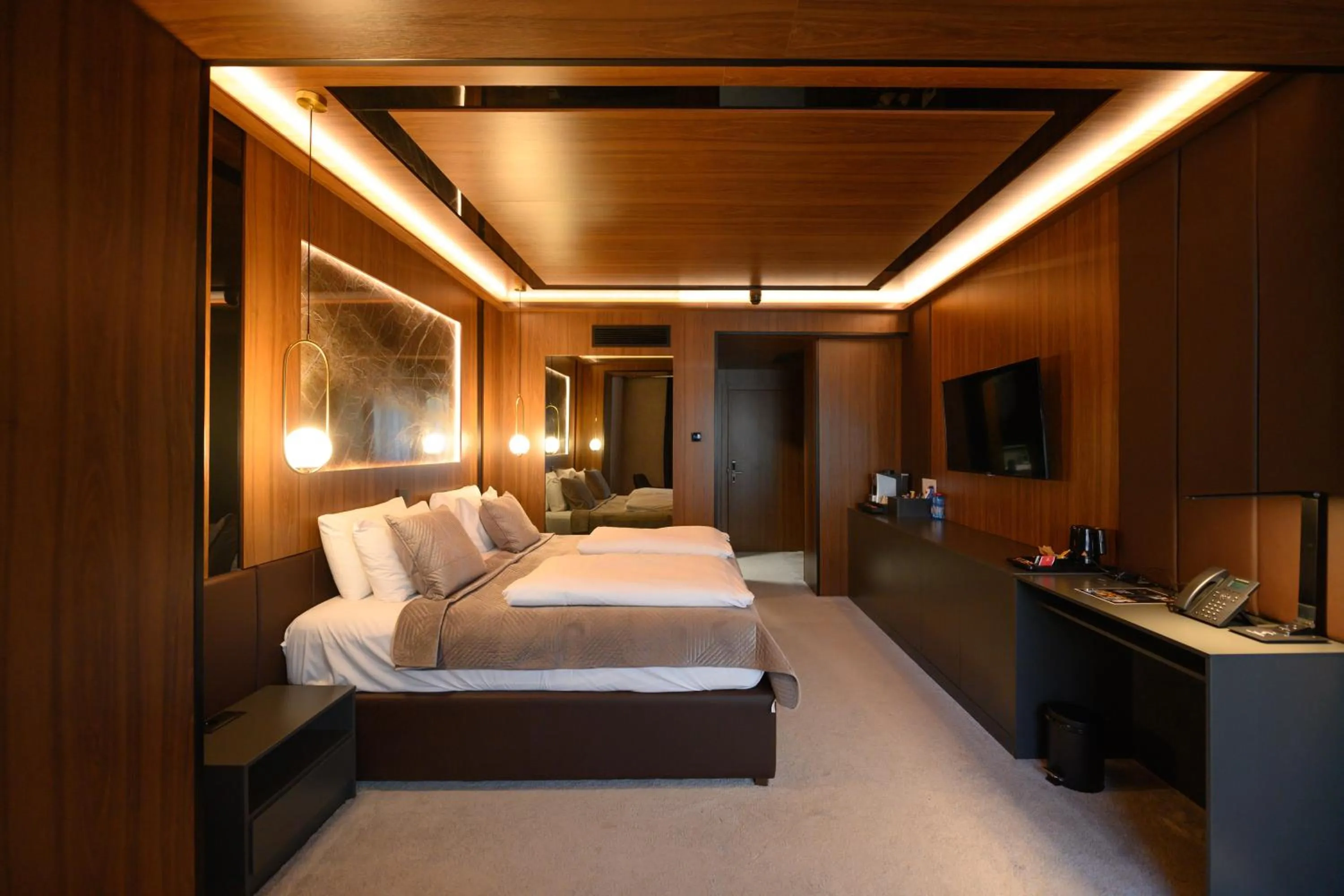 Bedroom, Bed in Hotel Macedonia Square