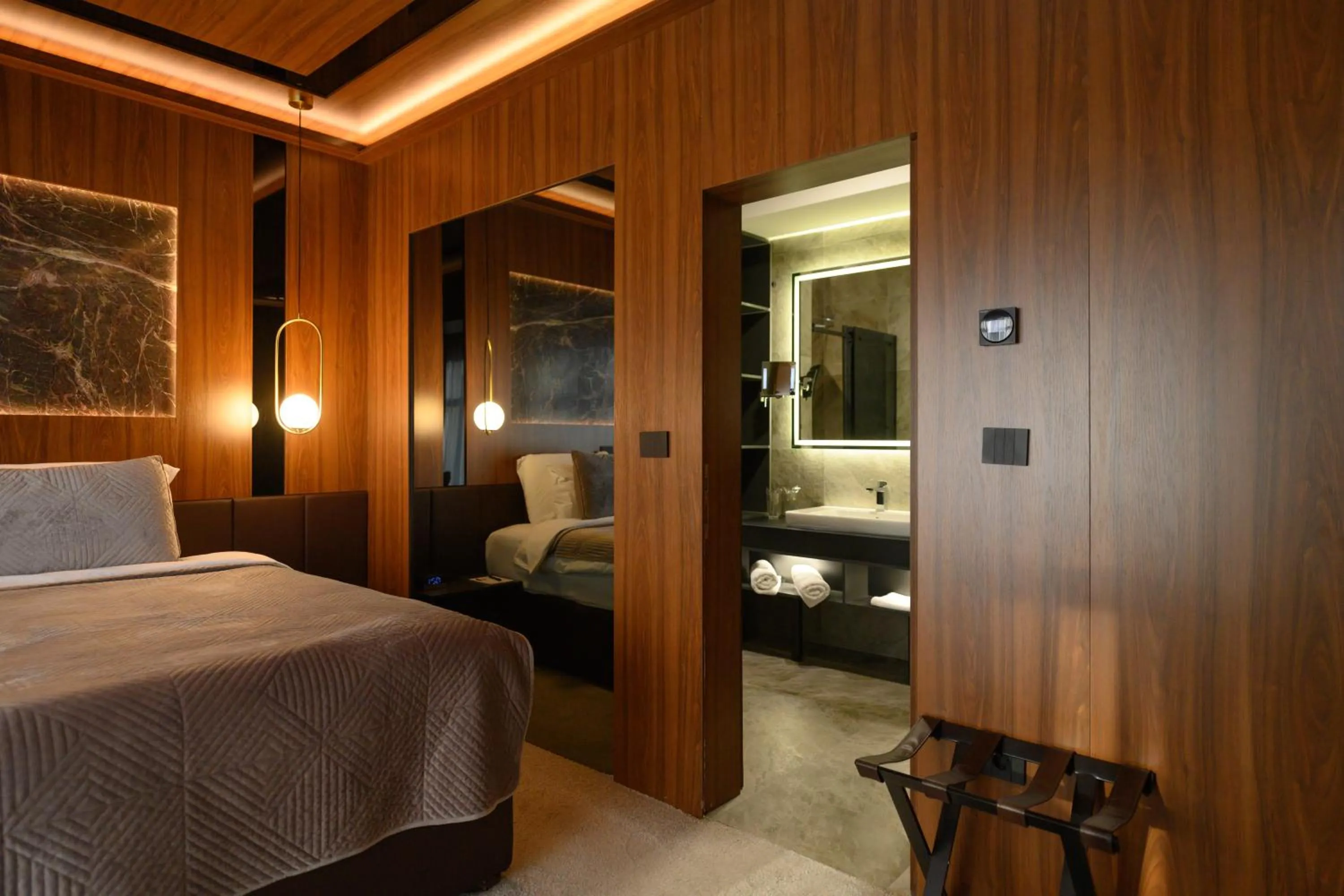 Bedroom, Bed in Hotel Macedonia Square