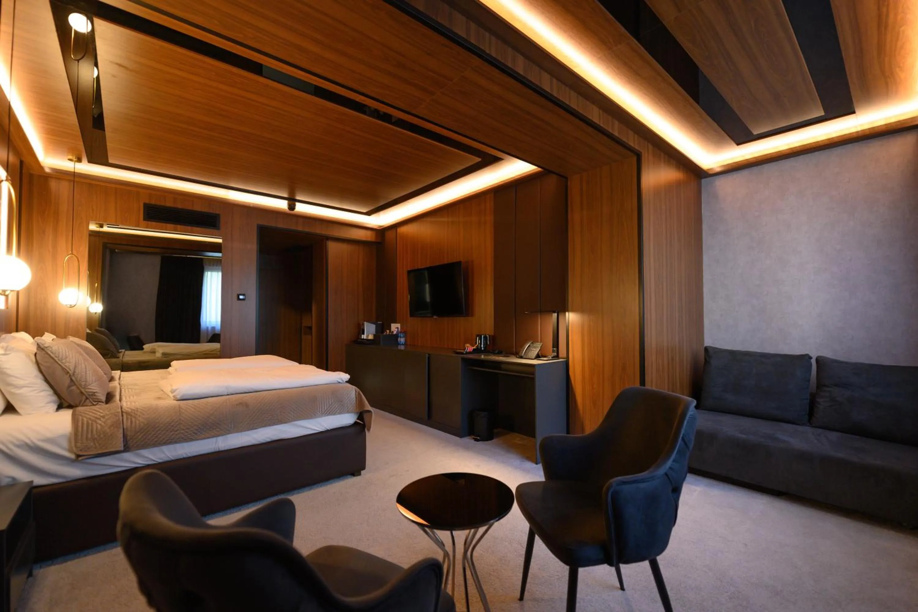 Photo of the whole room, Bed in Hotel Macedonia Square