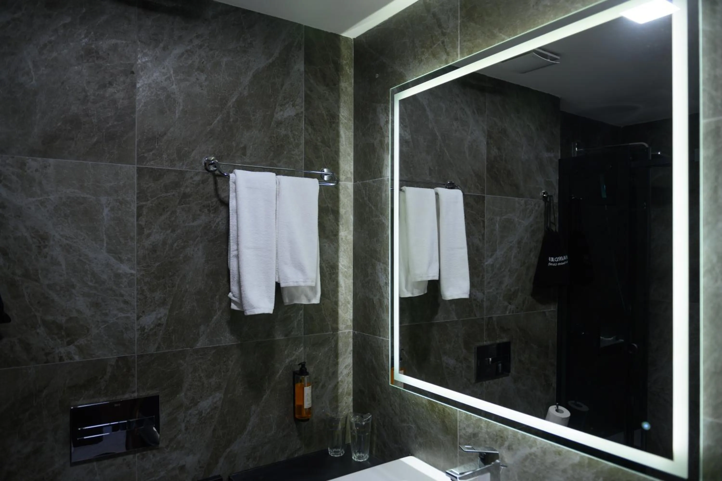 Bathroom in Hotel Macedonia Square