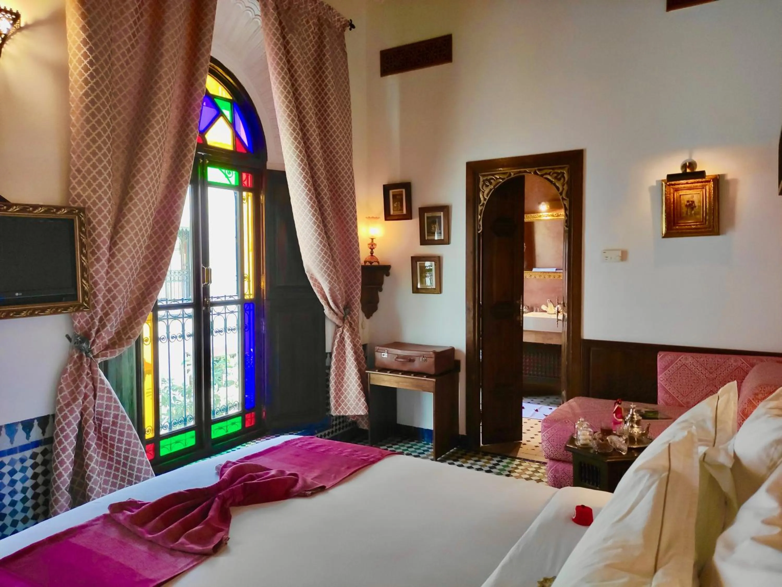 Photo of the whole room, Bed in Riad Le Calife