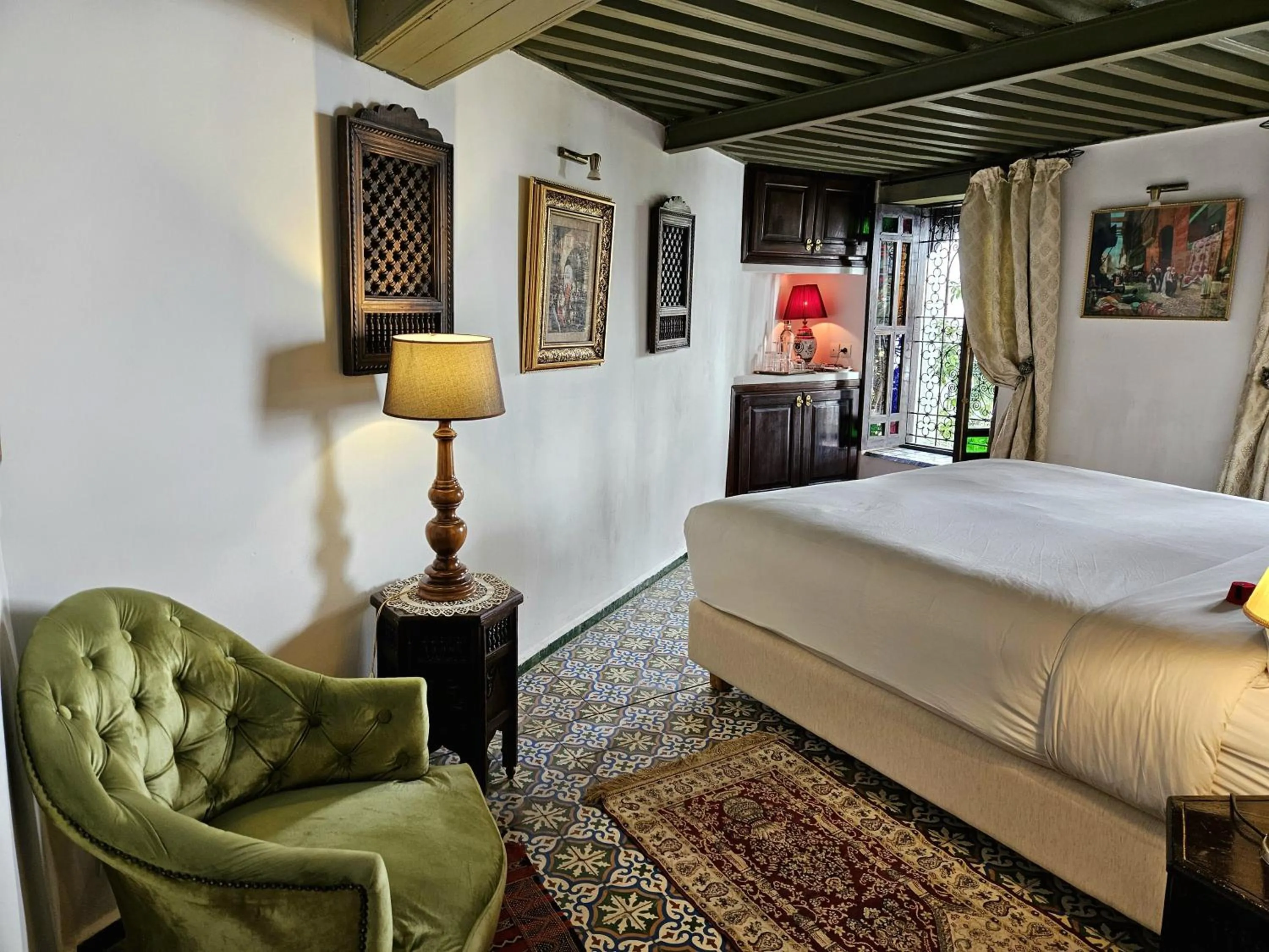 Photo of the whole room, Bed in Riad Le Calife