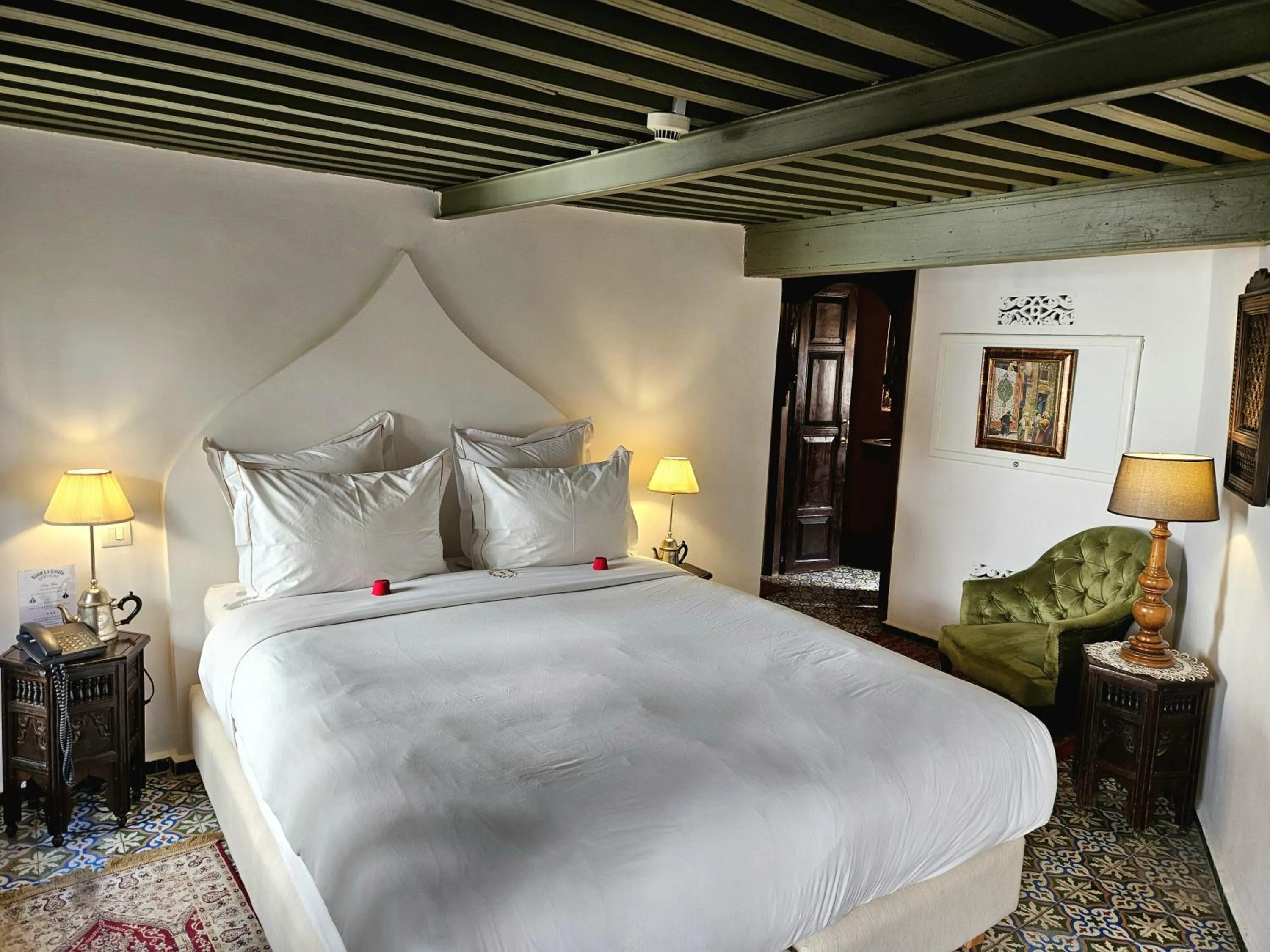 Photo of the whole room, Bed in Riad Le Calife