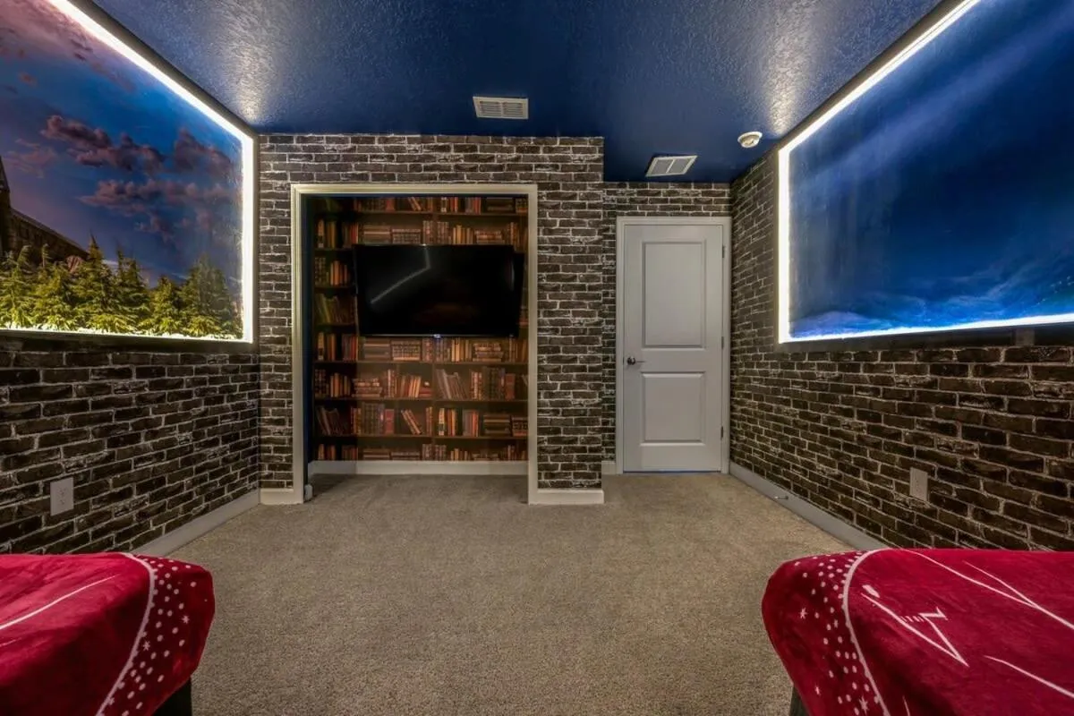 Brand new home themed bedrooms prime location