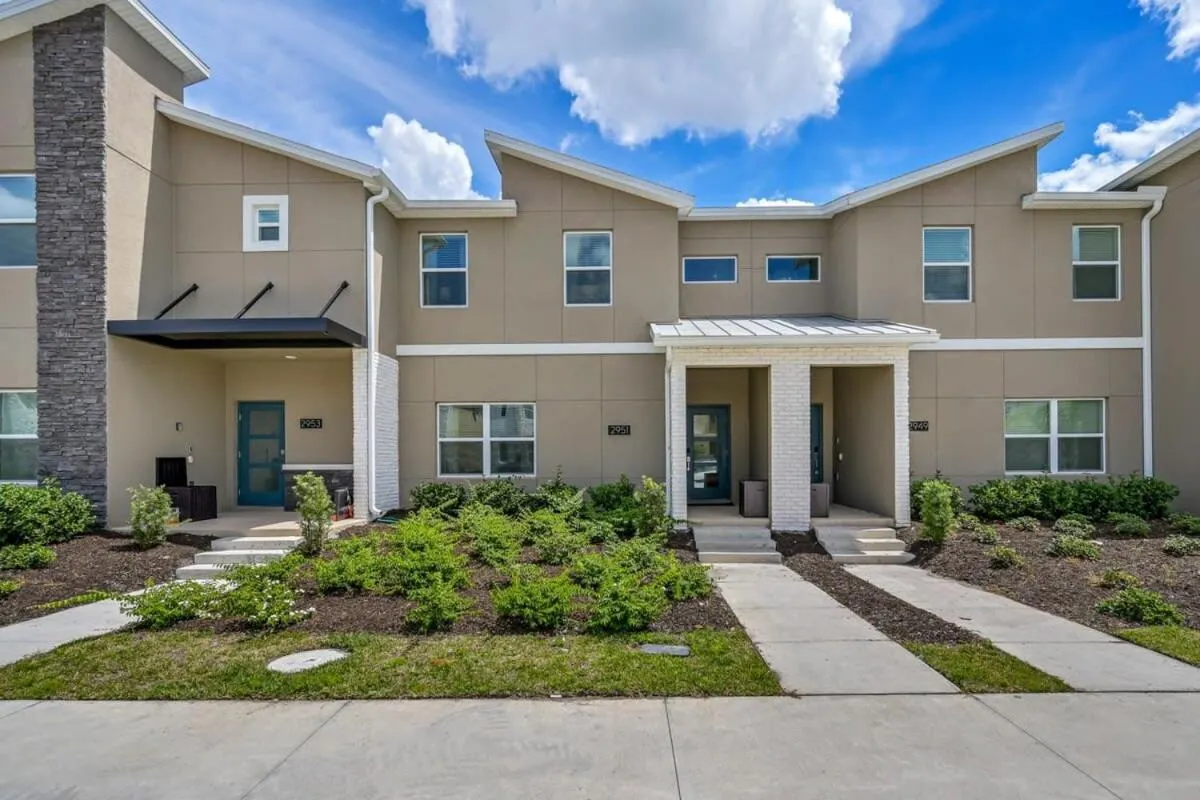 Brand new home themed bedrooms prime location