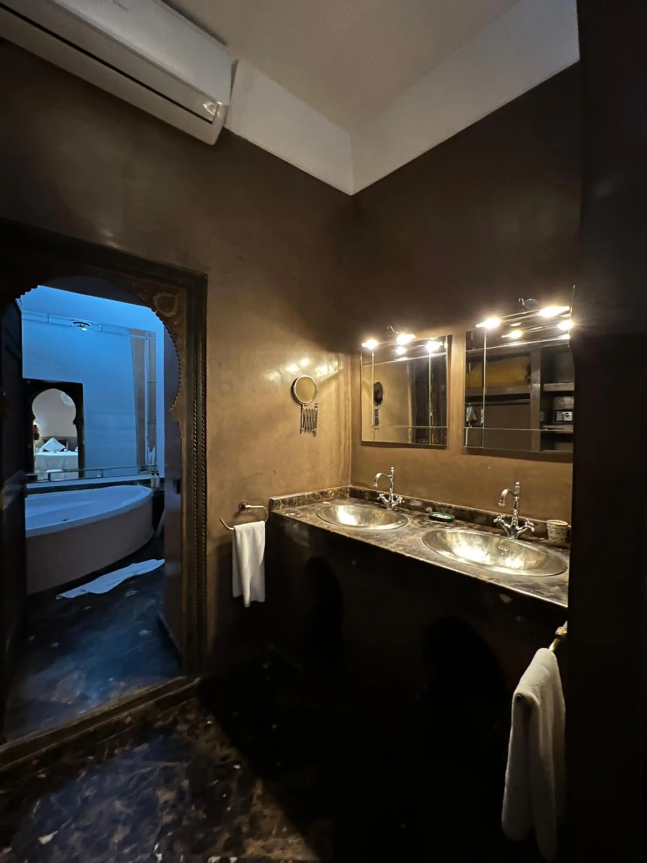 Bathroom, Bed in Riad Des Arts