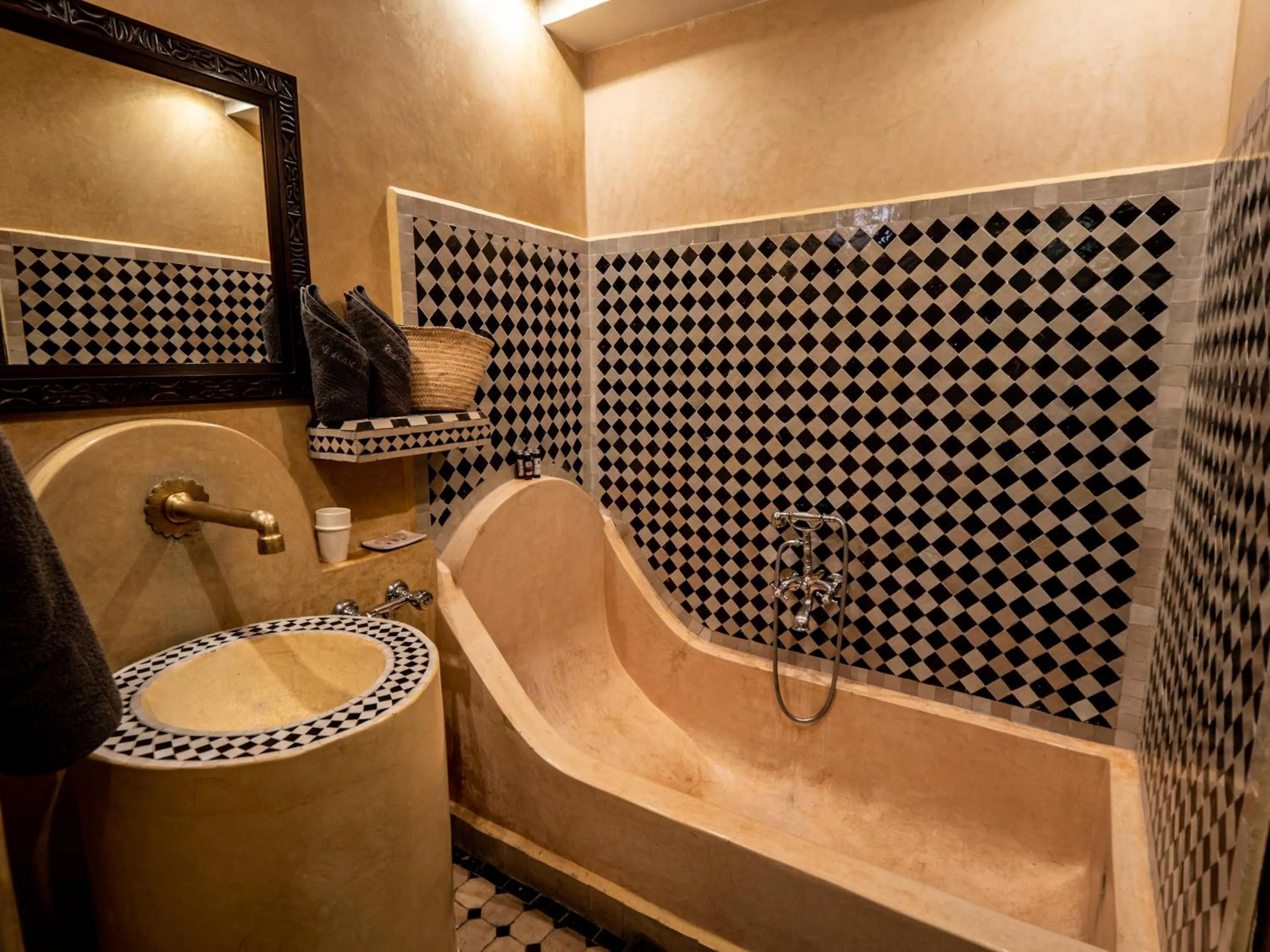 Shower in Riad Casa Lalla