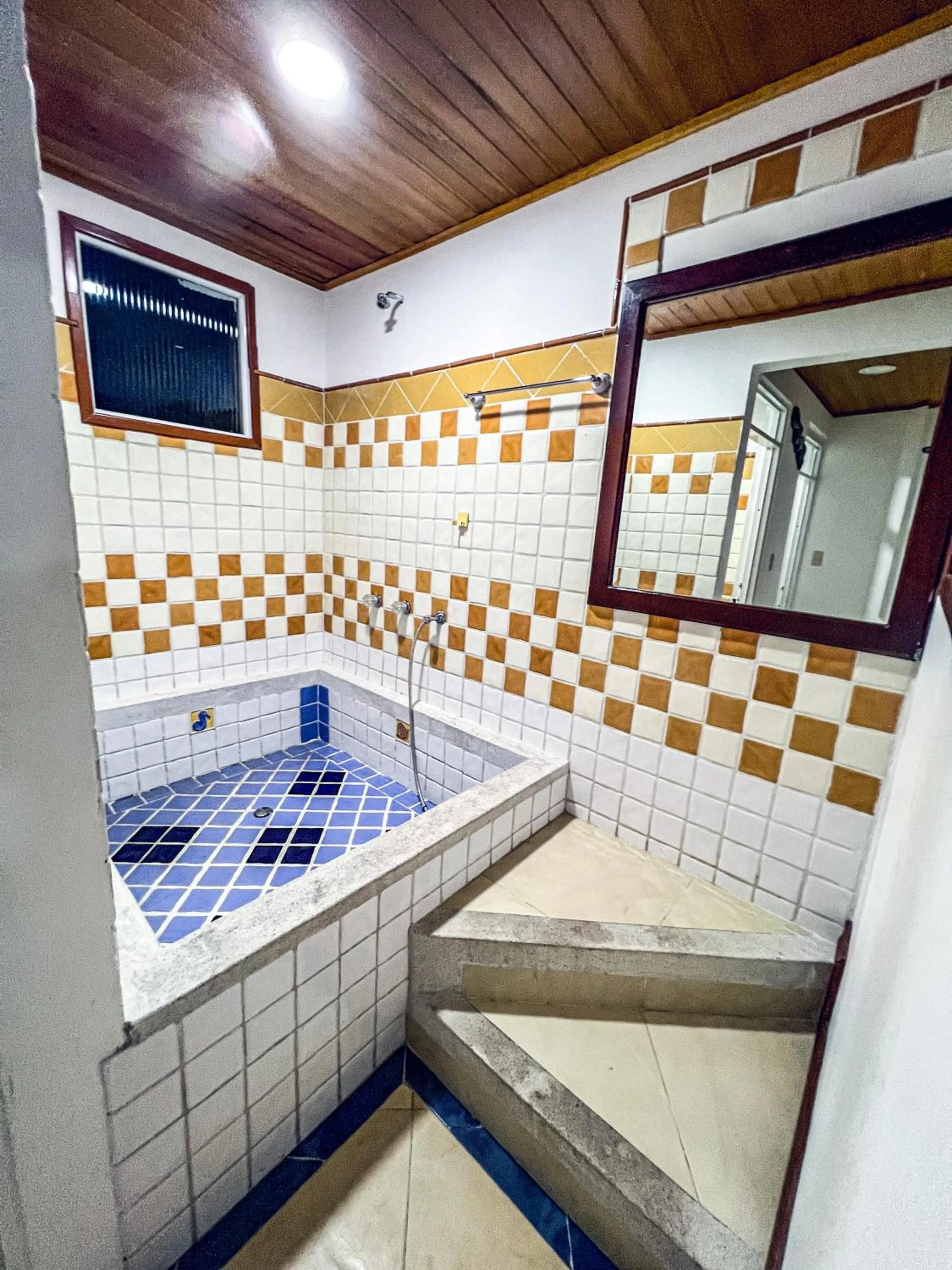 Deluxe Suite in Hotel Sunrise By Hype