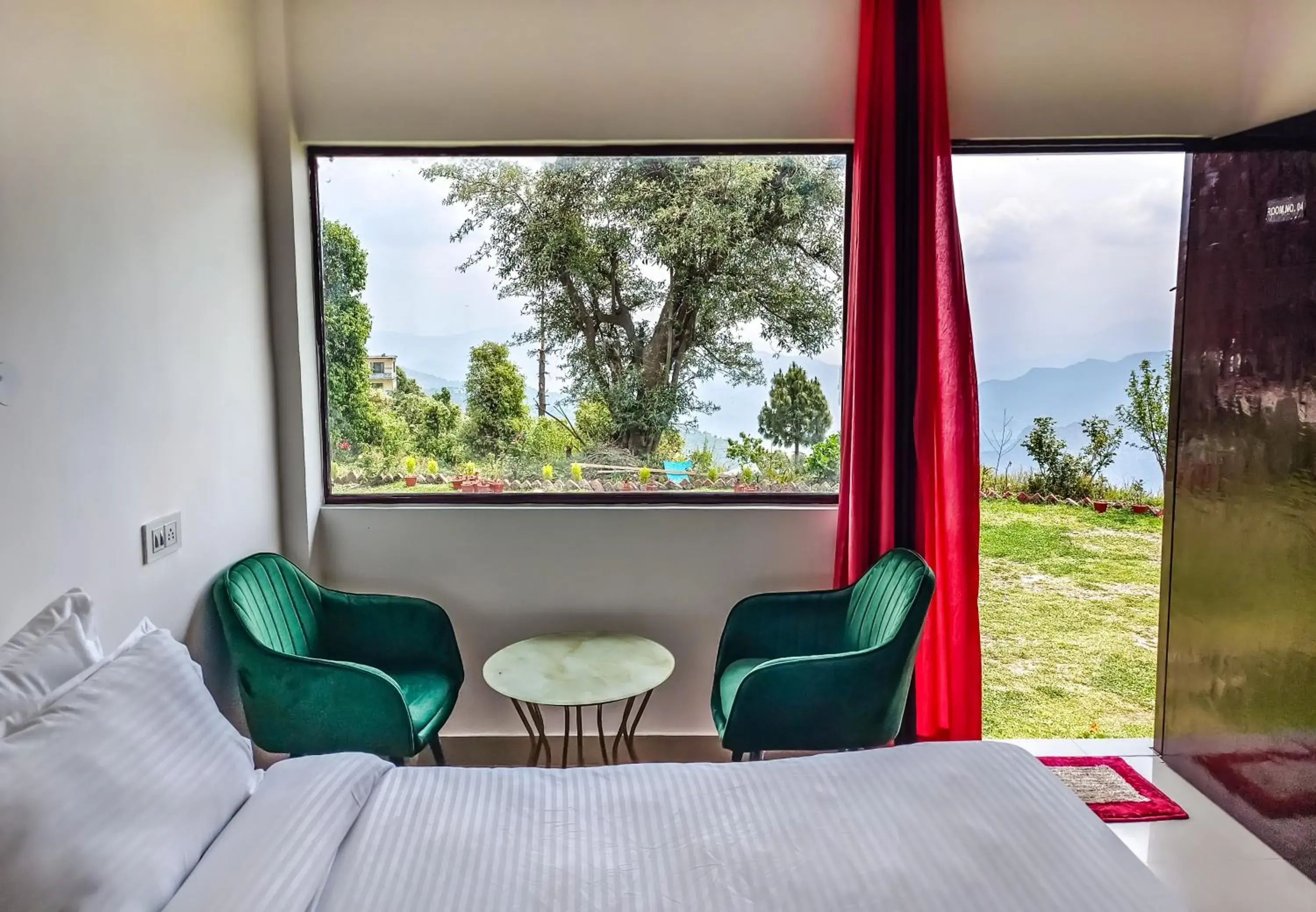 Bedroom, Bed in Haut Monde King's Paradise Resort Bedroom, Bed in Haut Monde King's Paradise Resort