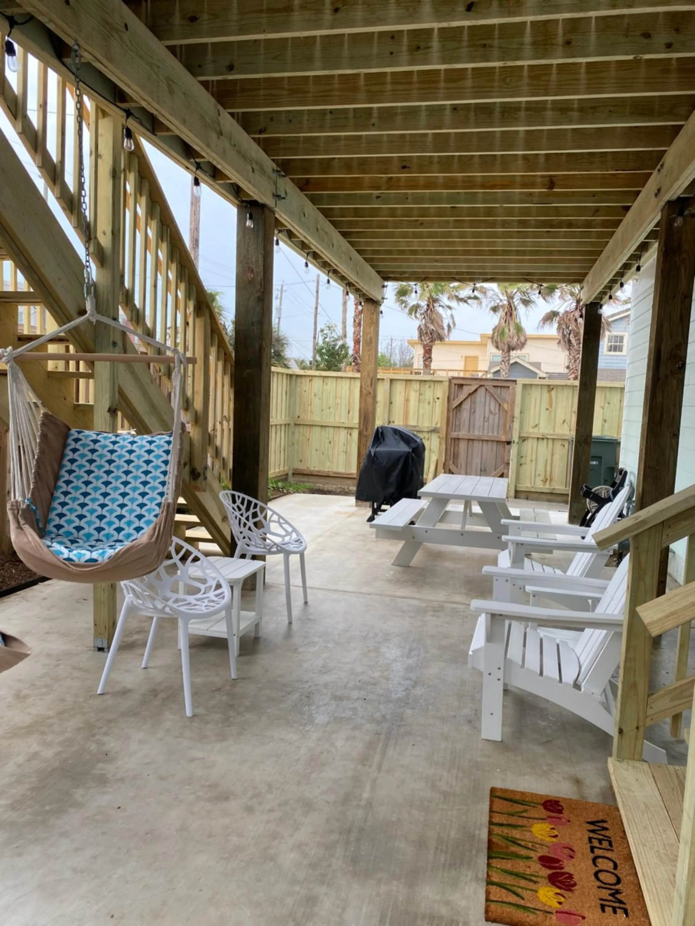 Patio in Ocean view, newly renovated home, central location, plenty of parkings