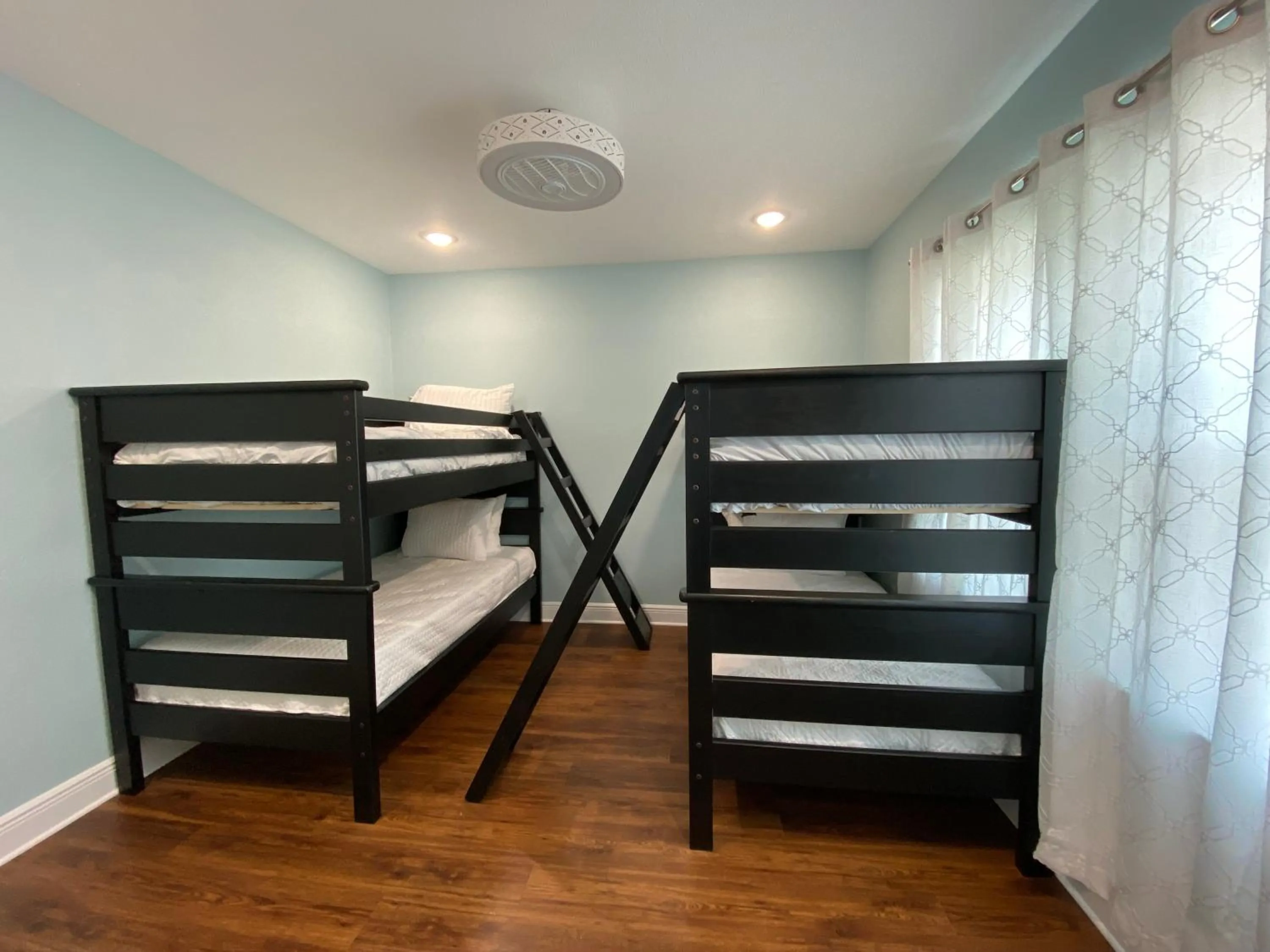 Bedroom in Ocean view, newly renovated home, central location, plenty of parkings