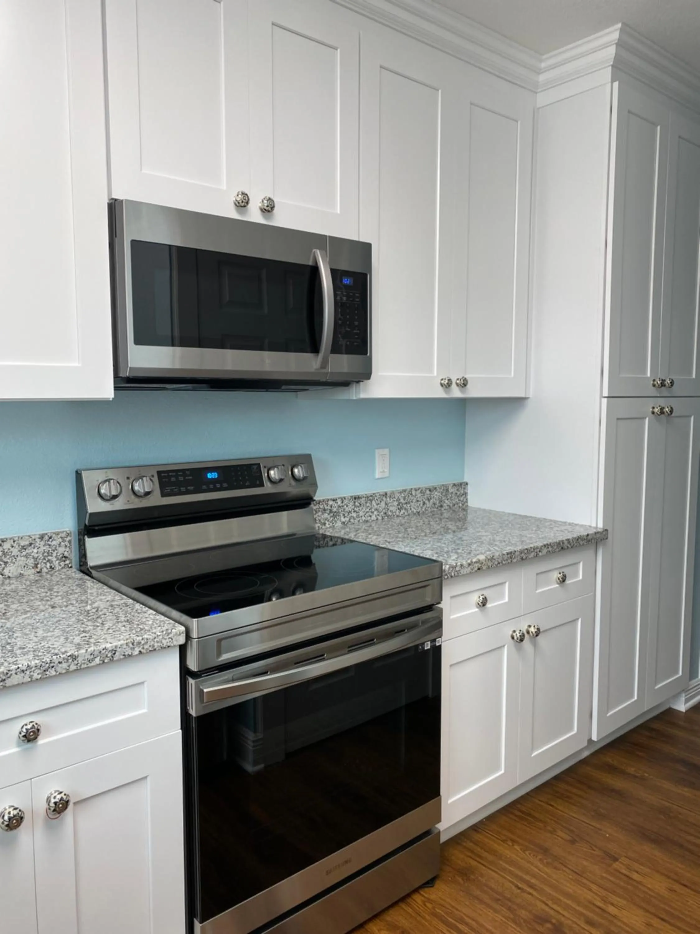 Kitchen or kitchenette in Ocean view, newly renovated home, central location, plenty of parkings