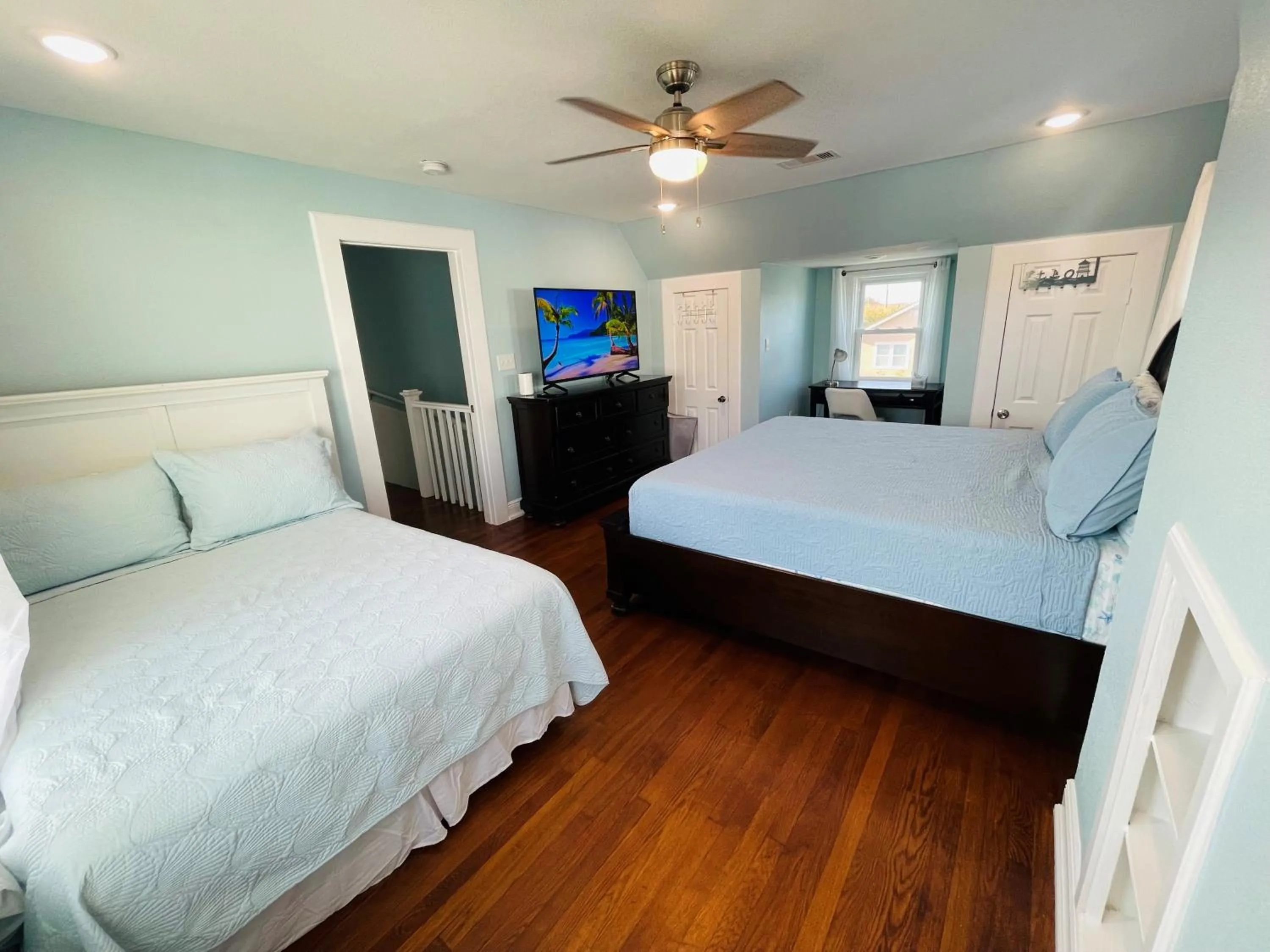 Bedroom in Ocean view, newly renovated home, central location, plenty of parkings