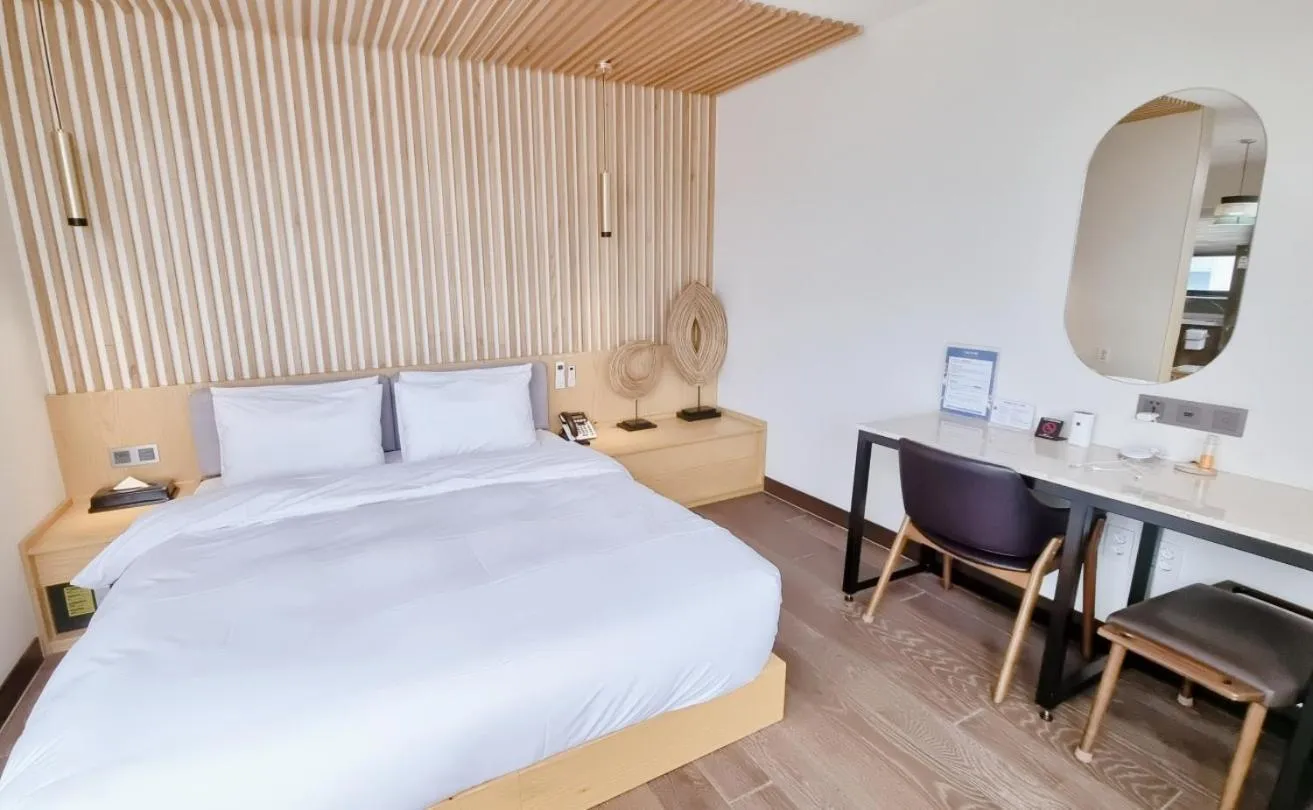 Bed in Gwanganli The Club Hotel