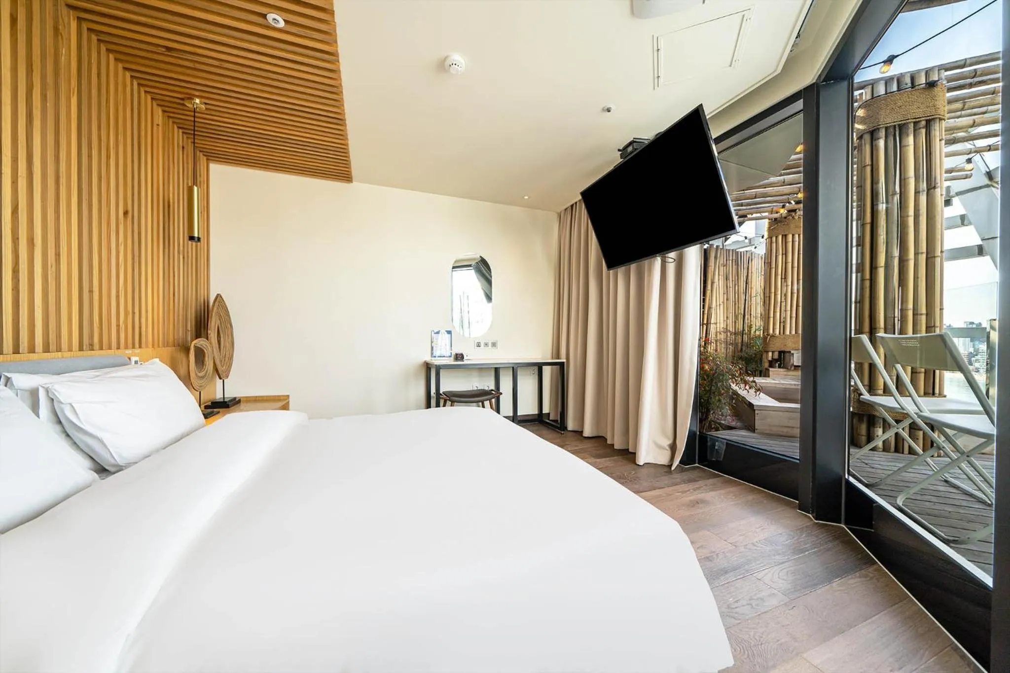 Bed in Gwanganli The Club Hotel