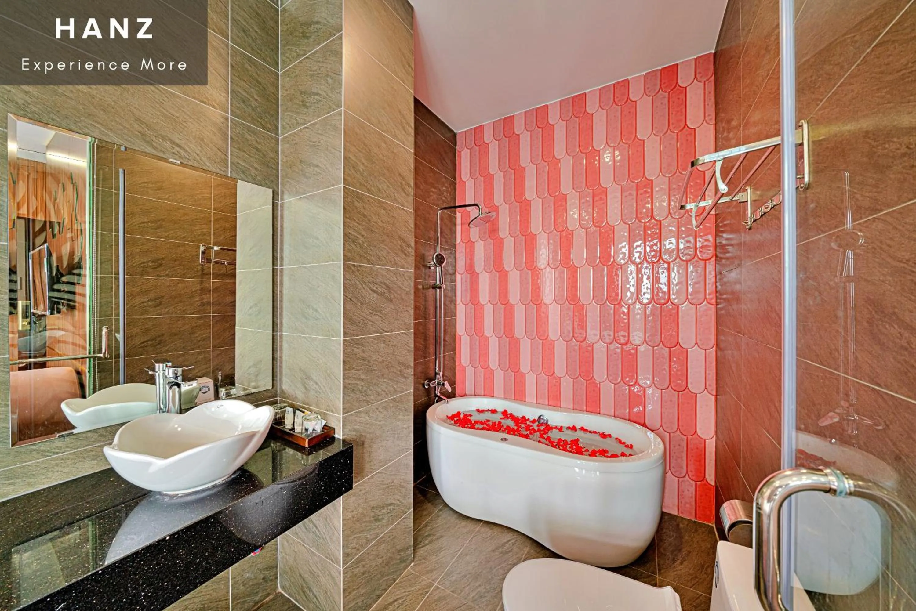 Shower in S79 Hotel T68 Go Vap