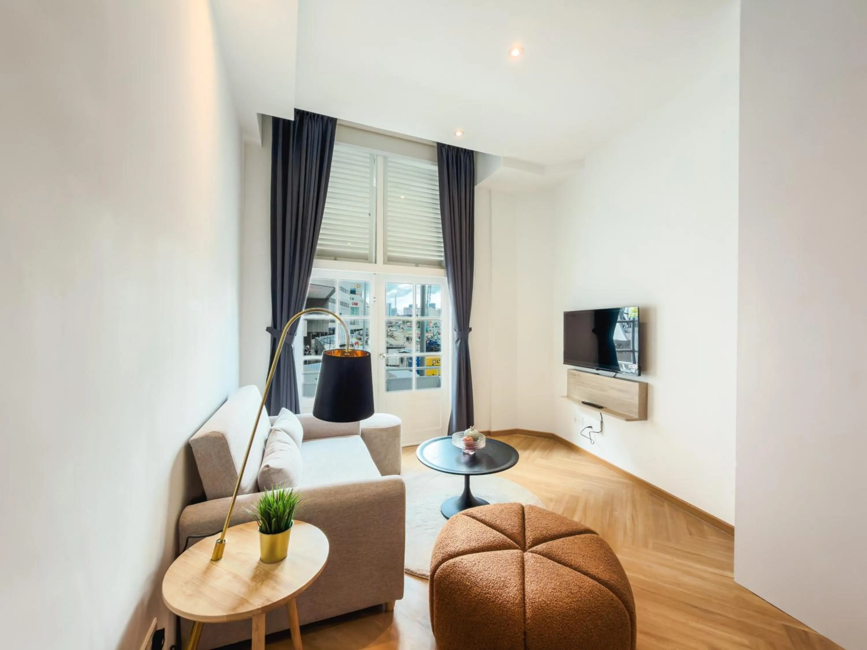 TV and multimedia in The White House - Serviced Residences by Cove & Belle Living