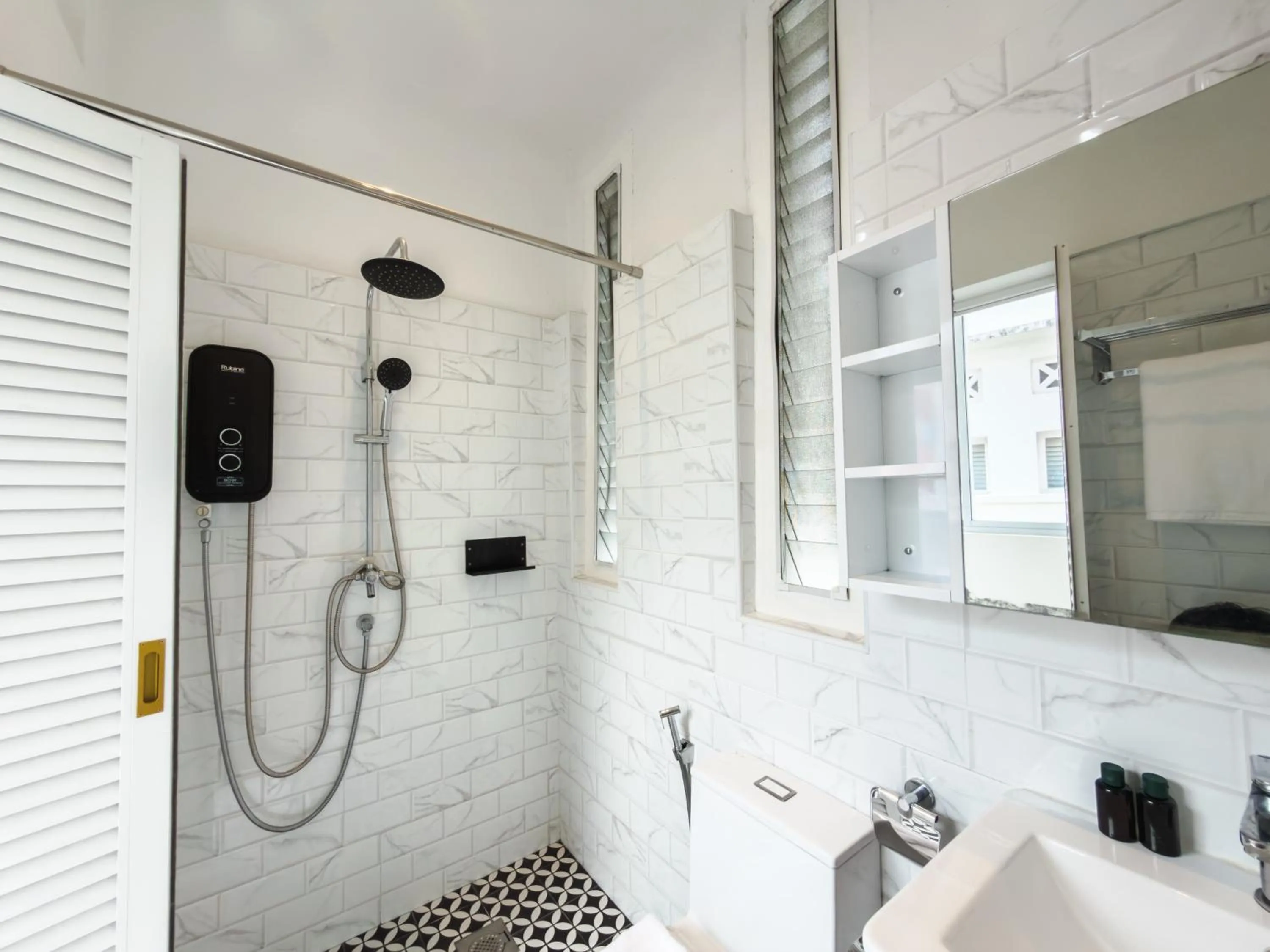 Shower in The White House - Serviced Residences by Cove & Belle Living