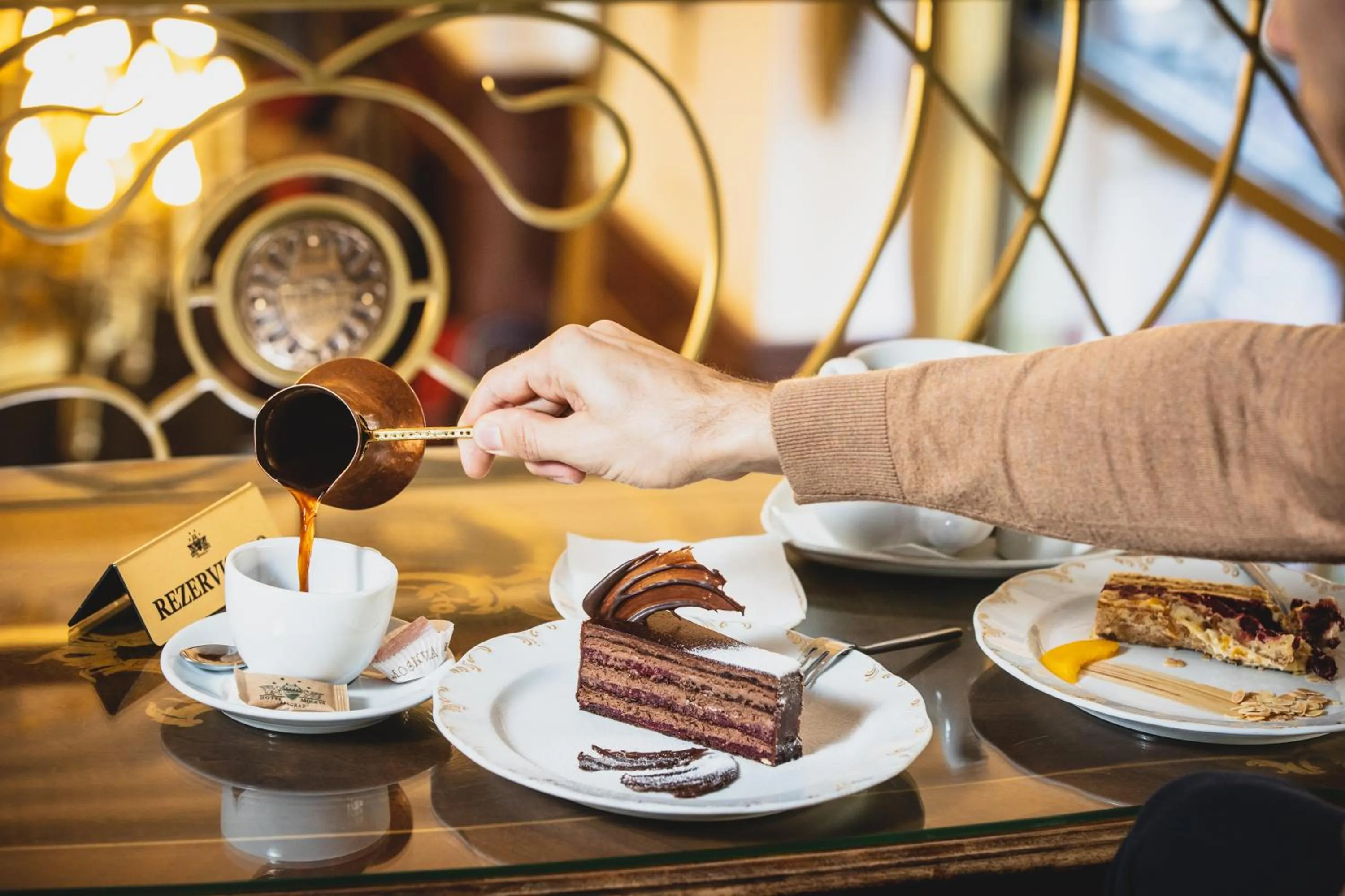 Coffee/tea facilities in Hotel Moskva