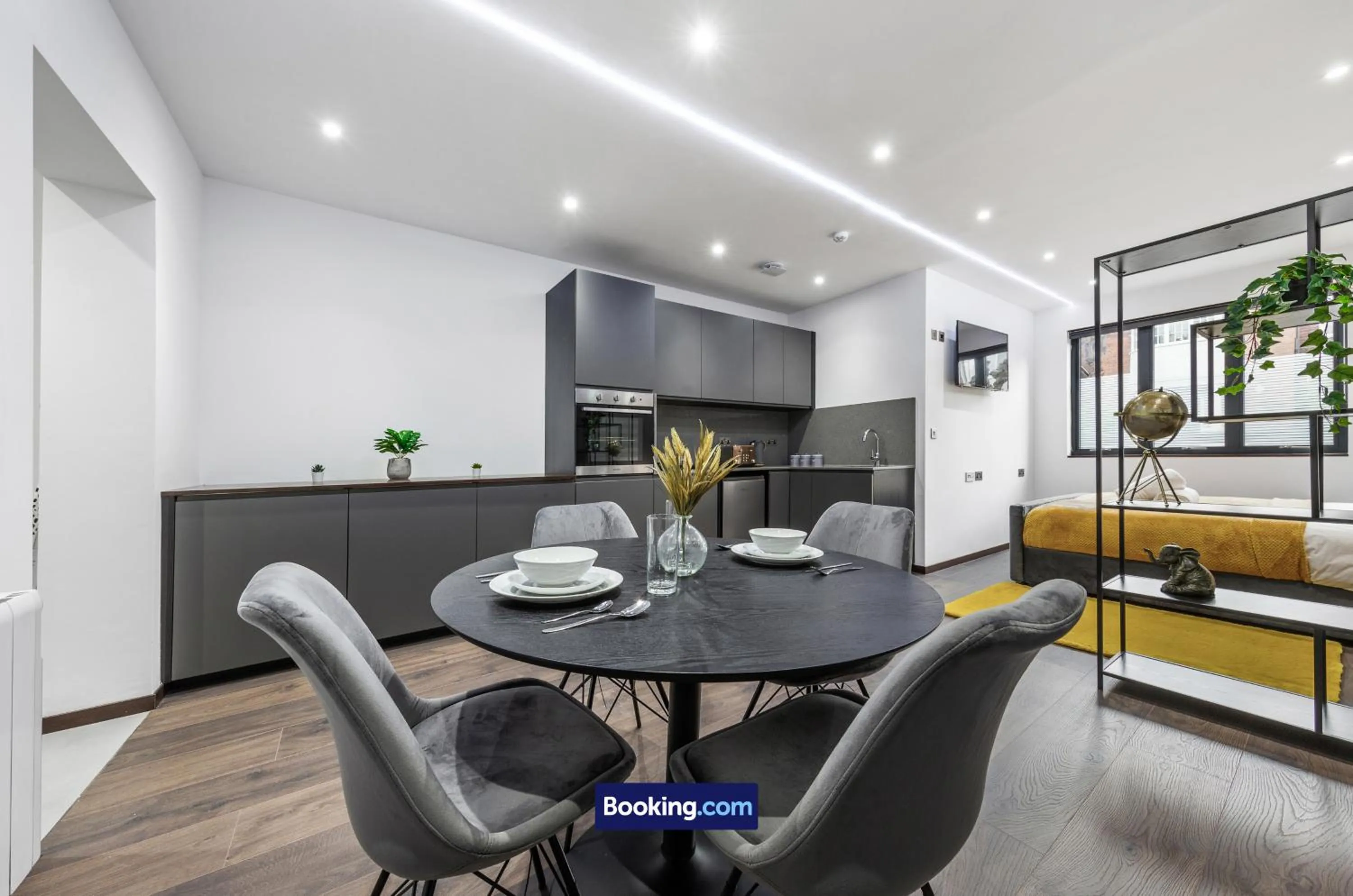 Kitchen or kitchenette in Stylish Studio Apt By Stay Smart Short Lets & Serviced Accommodation Woodstock With Free WiFi