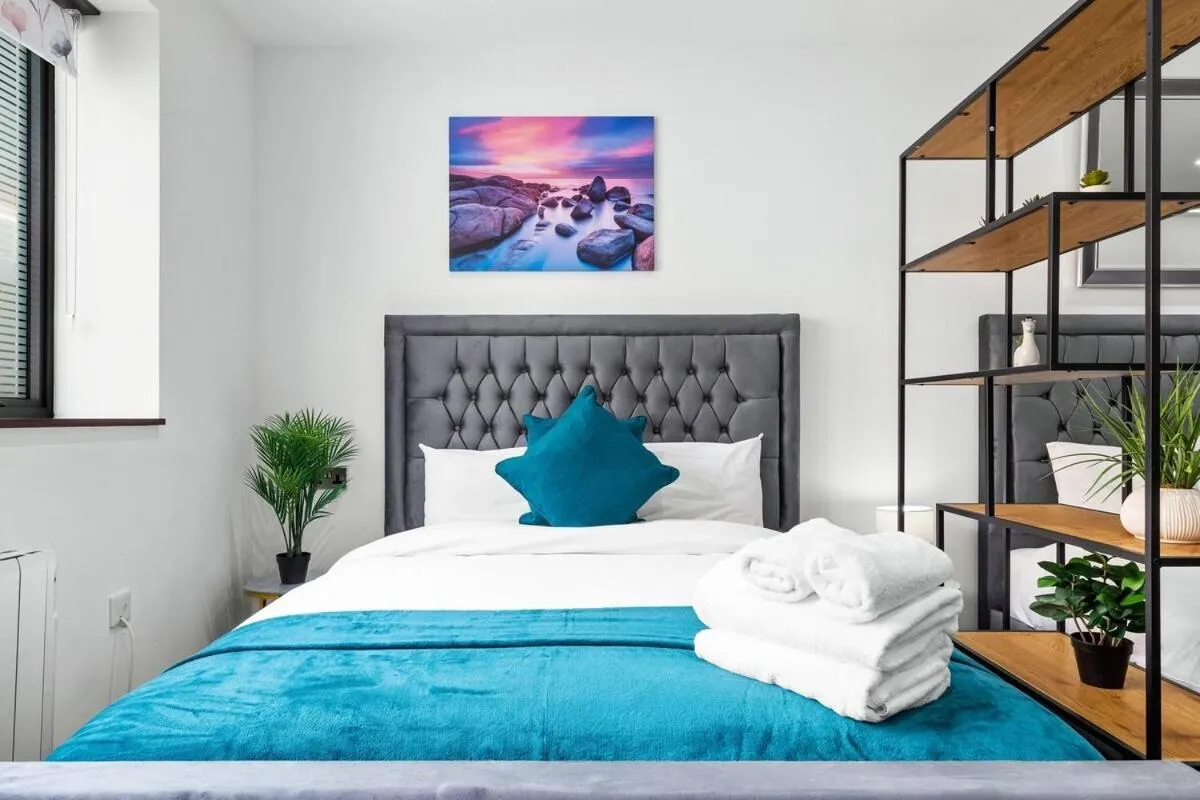 One-Bedroom Premier Apartment in Stylish Studio Apt By Stay Smart Short Lets & Serviced Accommodation Woodstock With Free WiFi