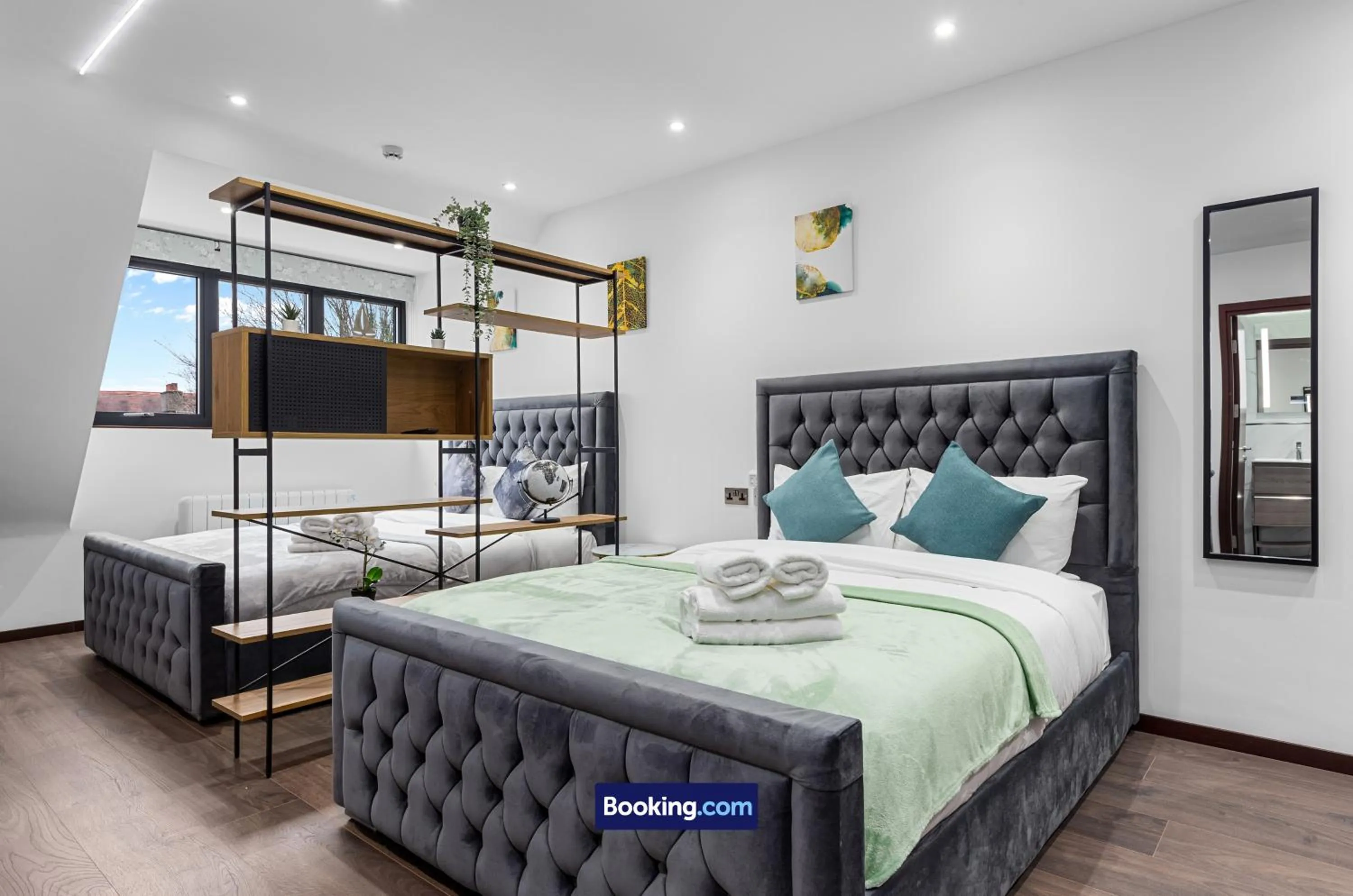 Bed in Stylish Studio Apt By Stay Smart Short Lets & Serviced Accommodation Woodstock With Free WiFi