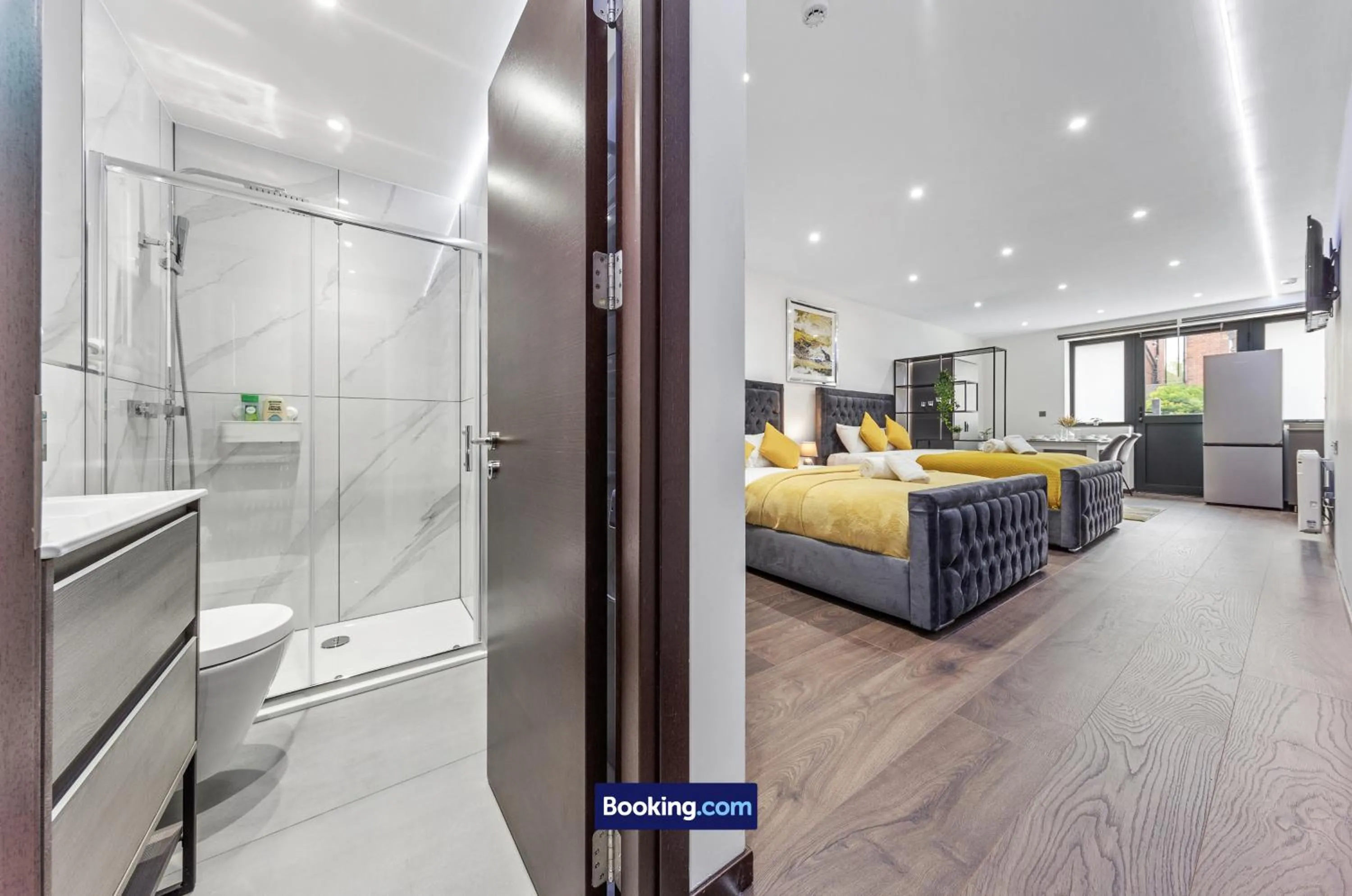 Bed in Stylish Studio Apt By Stay Smart Short Lets & Serviced Accommodation Woodstock With Free WiFi