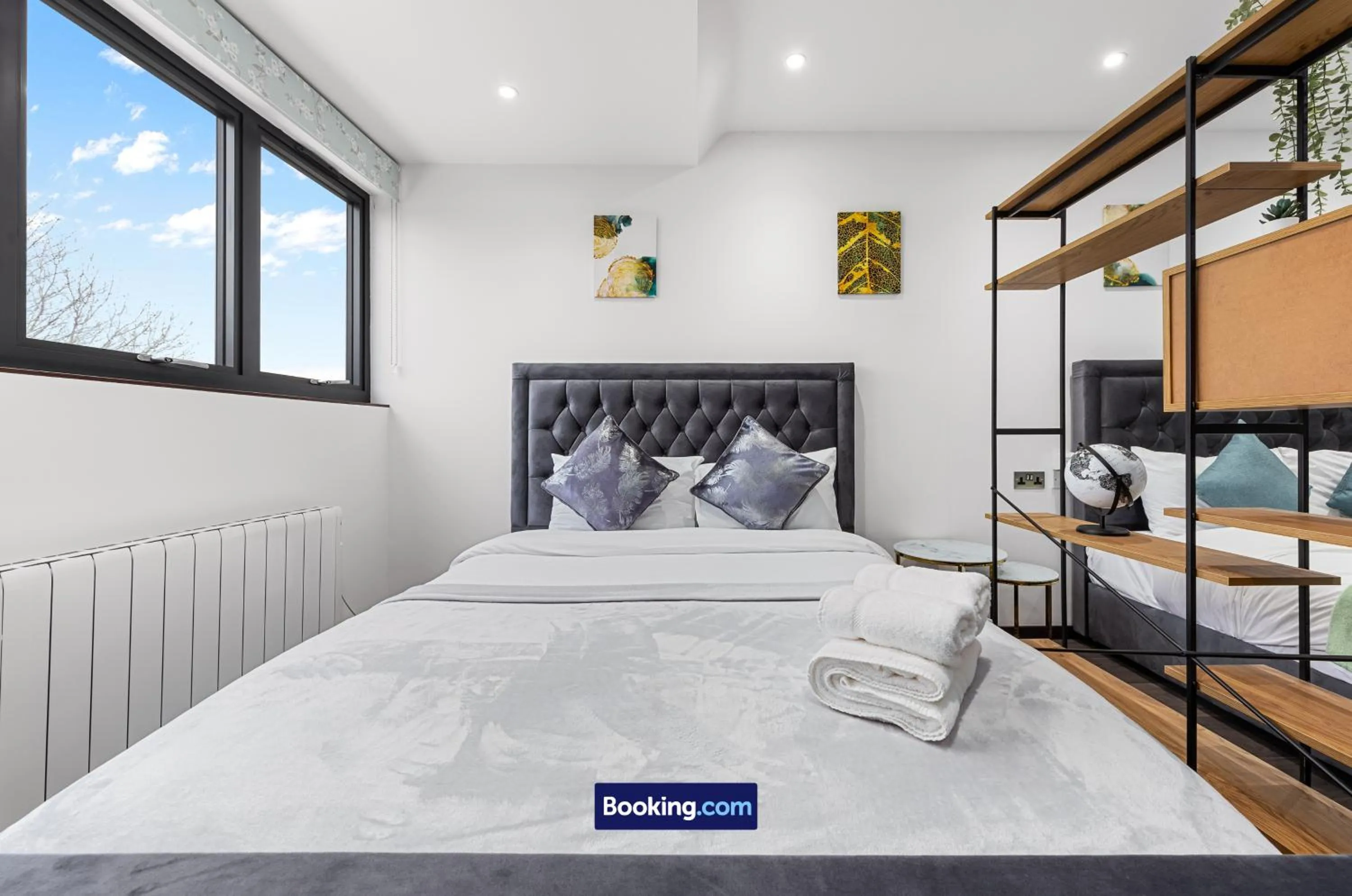 Photo of the whole room, Bed in Stylish Studio Apt By Stay Smart Short Lets & Serviced Accommodation Woodstock With Free WiFi