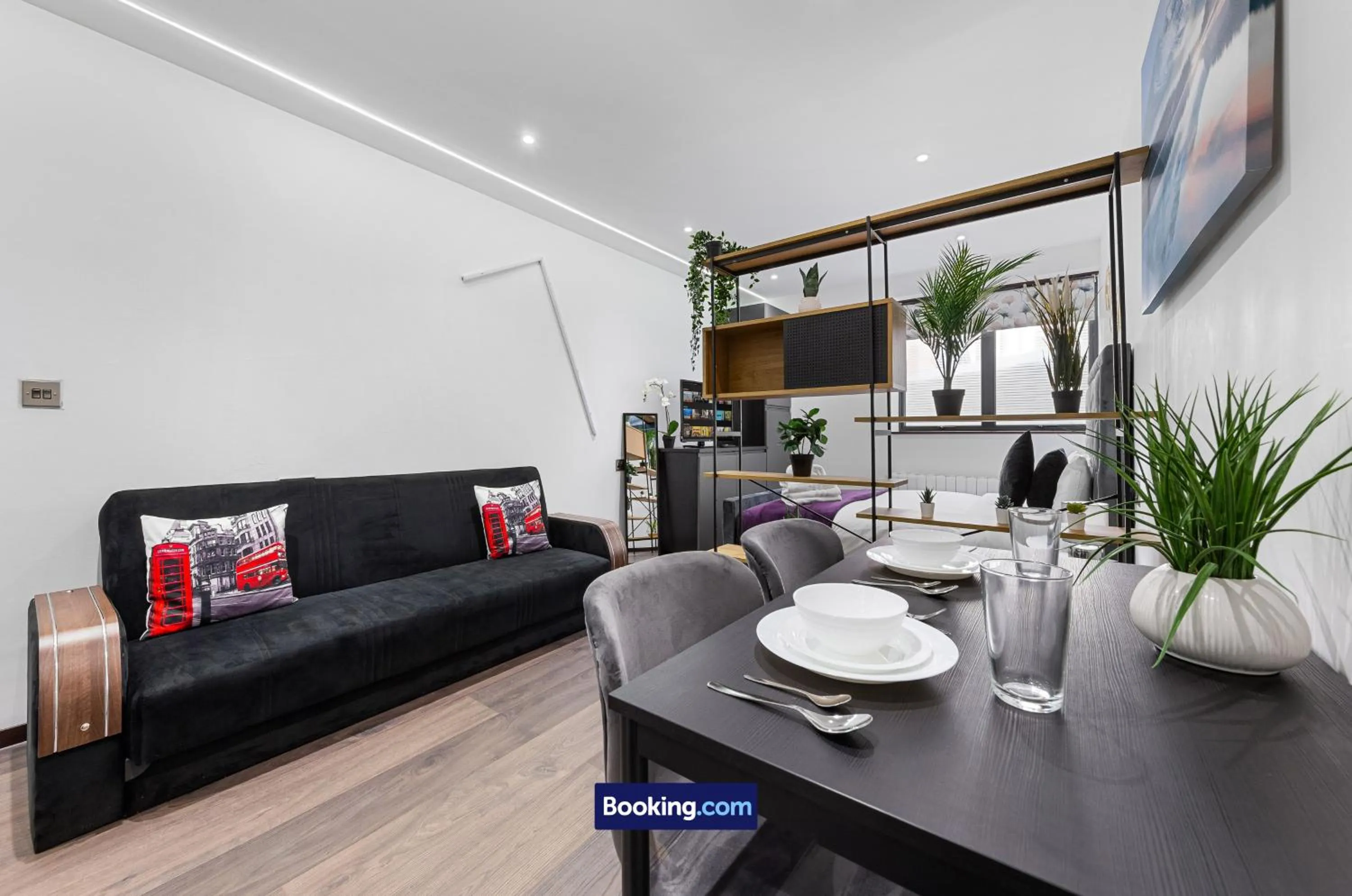 Kitchen or kitchenette in Stylish Studio Apt By Stay Smart Short Lets & Serviced Accommodation Woodstock With Free WiFi