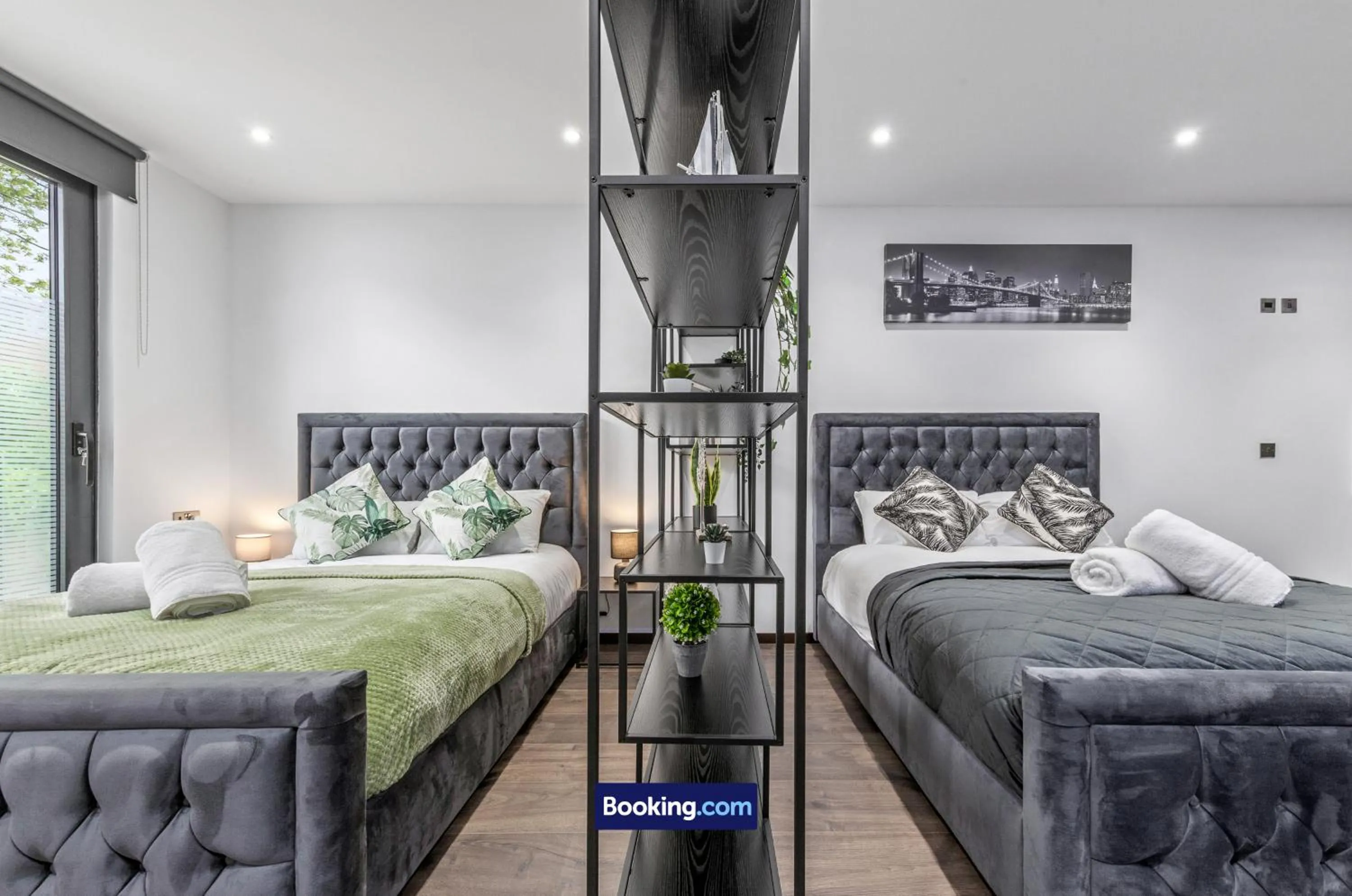 Bed in Stylish Studio Apt By Stay Smart Short Lets & Serviced Accommodation Woodstock With Free WiFi