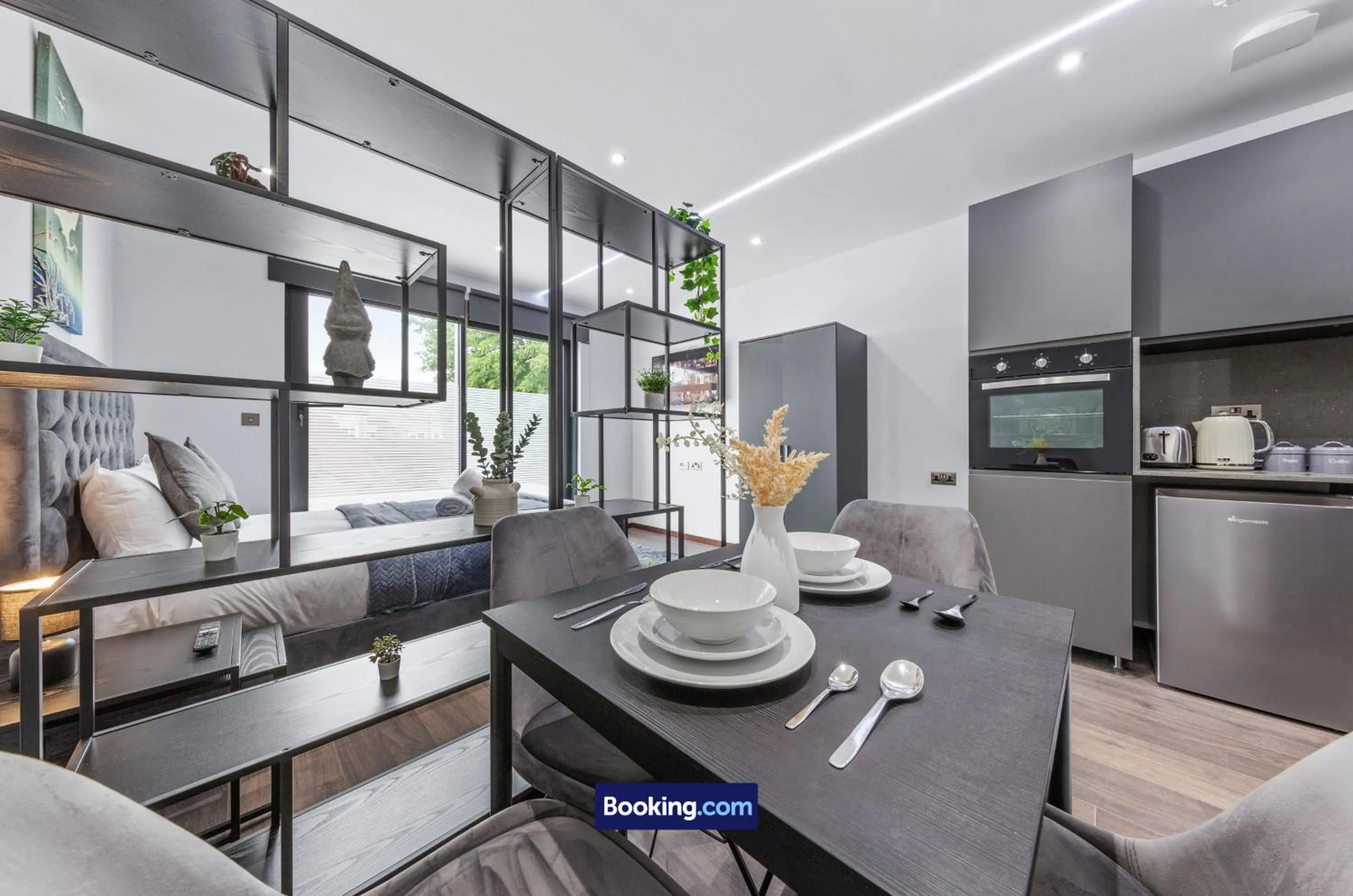 Kitchen or kitchenette in Stylish Studio Apt By Stay Smart Short Lets & Serviced Accommodation Woodstock With Free WiFi