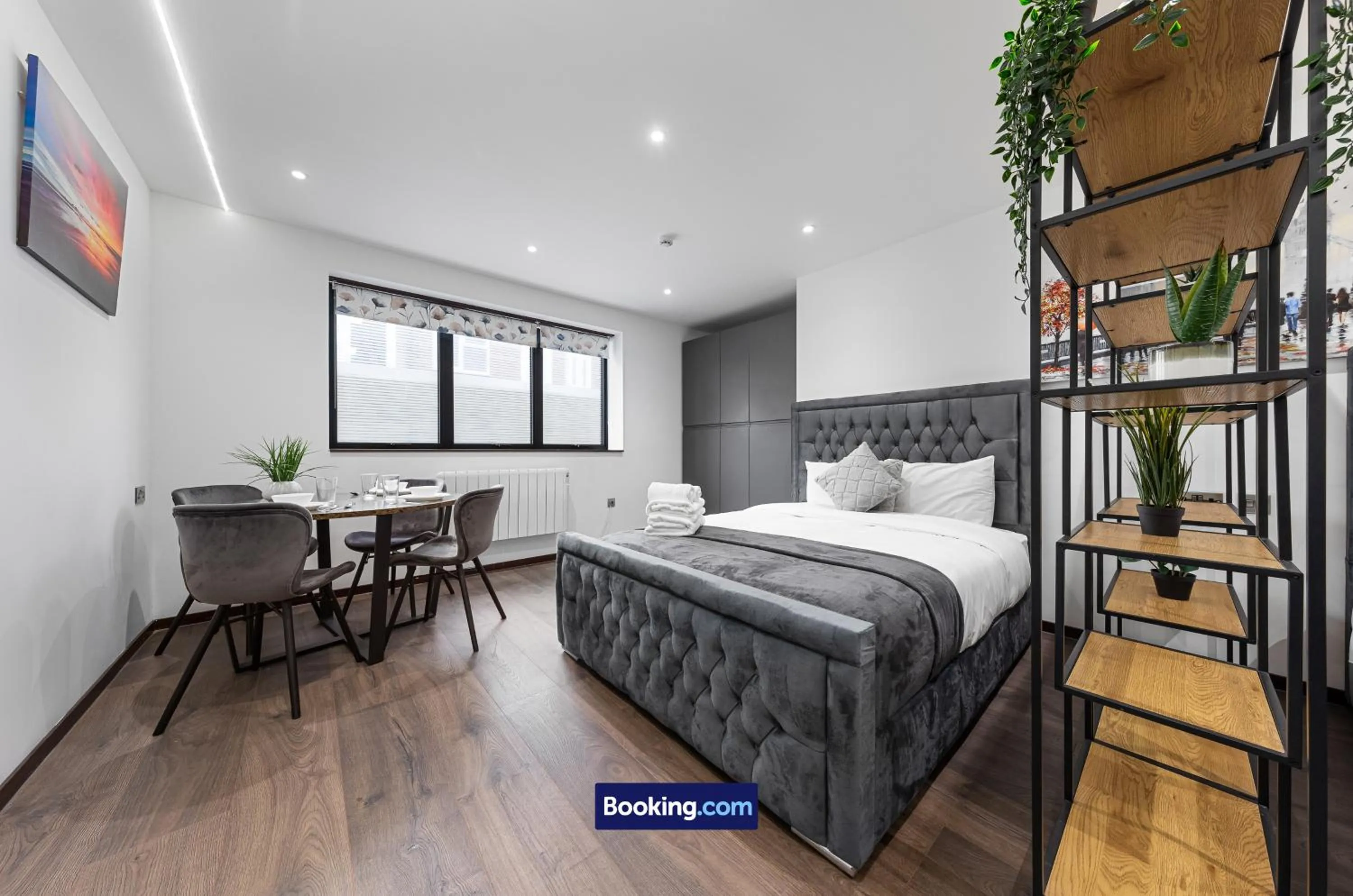 Bed in Stylish Studio Apt By Stay Smart Short Lets & Serviced Accommodation Woodstock With Free WiFi