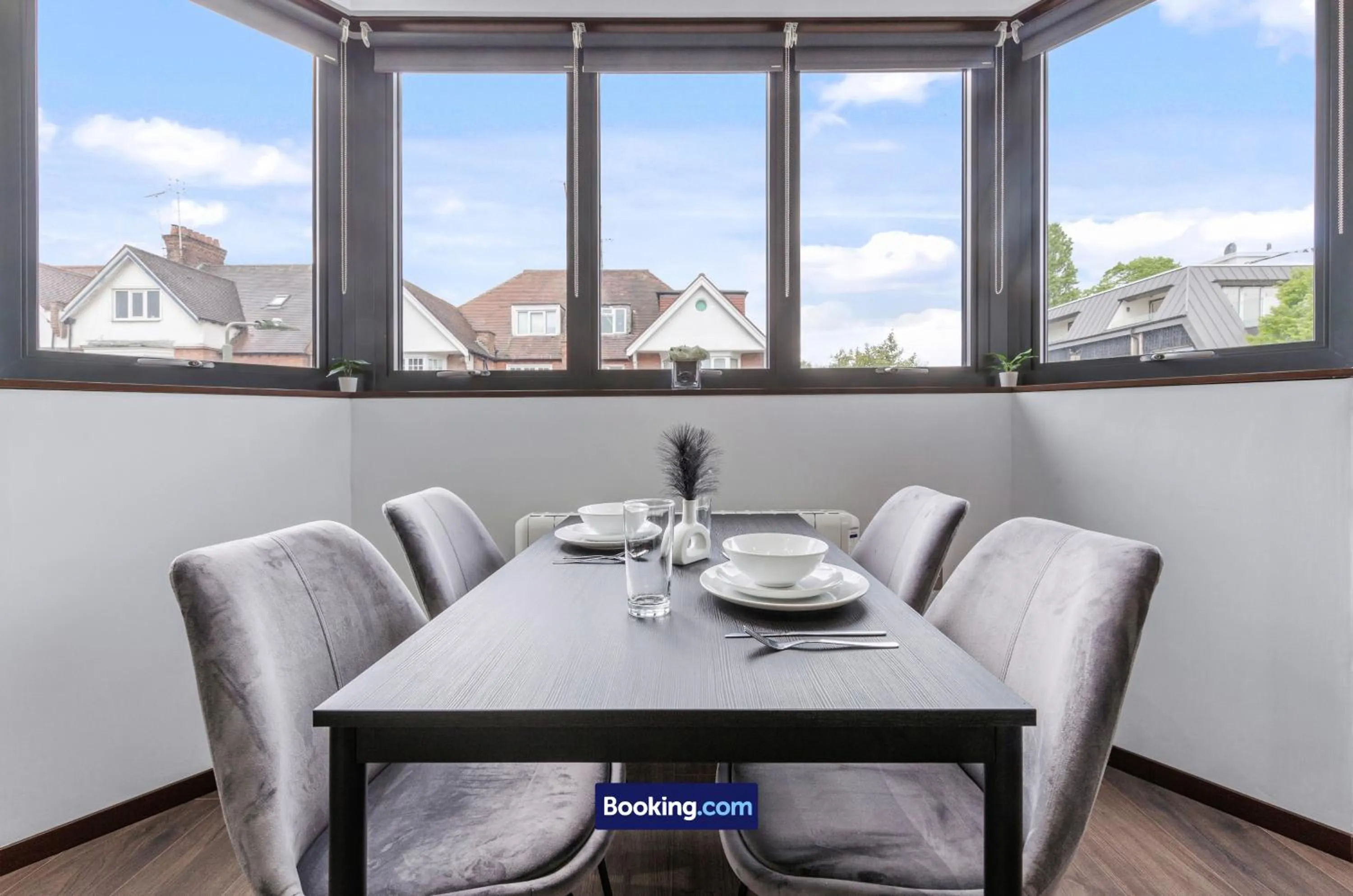 Dining area in Stylish Studio Apt By Stay Smart Short Lets & Serviced Accommodation Woodstock With Free WiFi