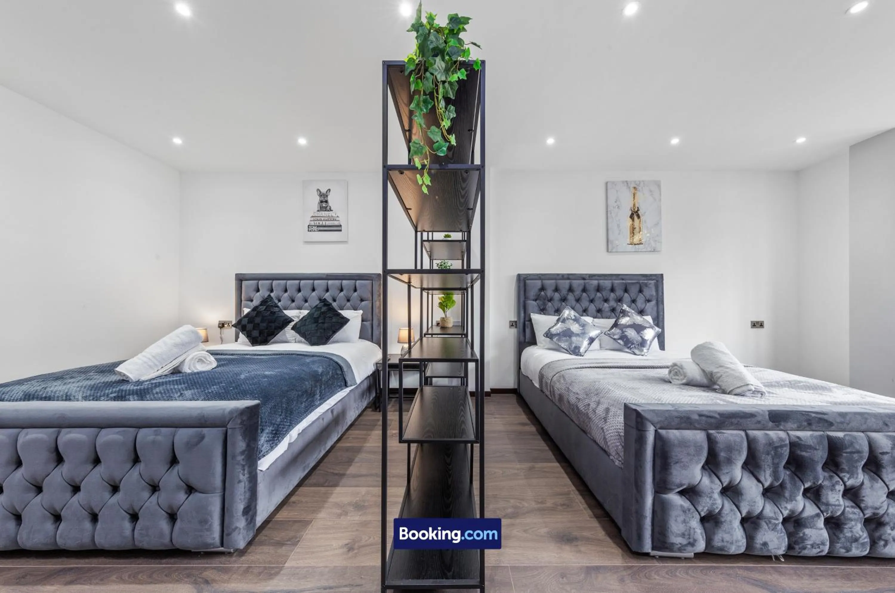 Bed in Stylish Studio Apt By Stay Smart Short Lets & Serviced Accommodation Woodstock With Free WiFi