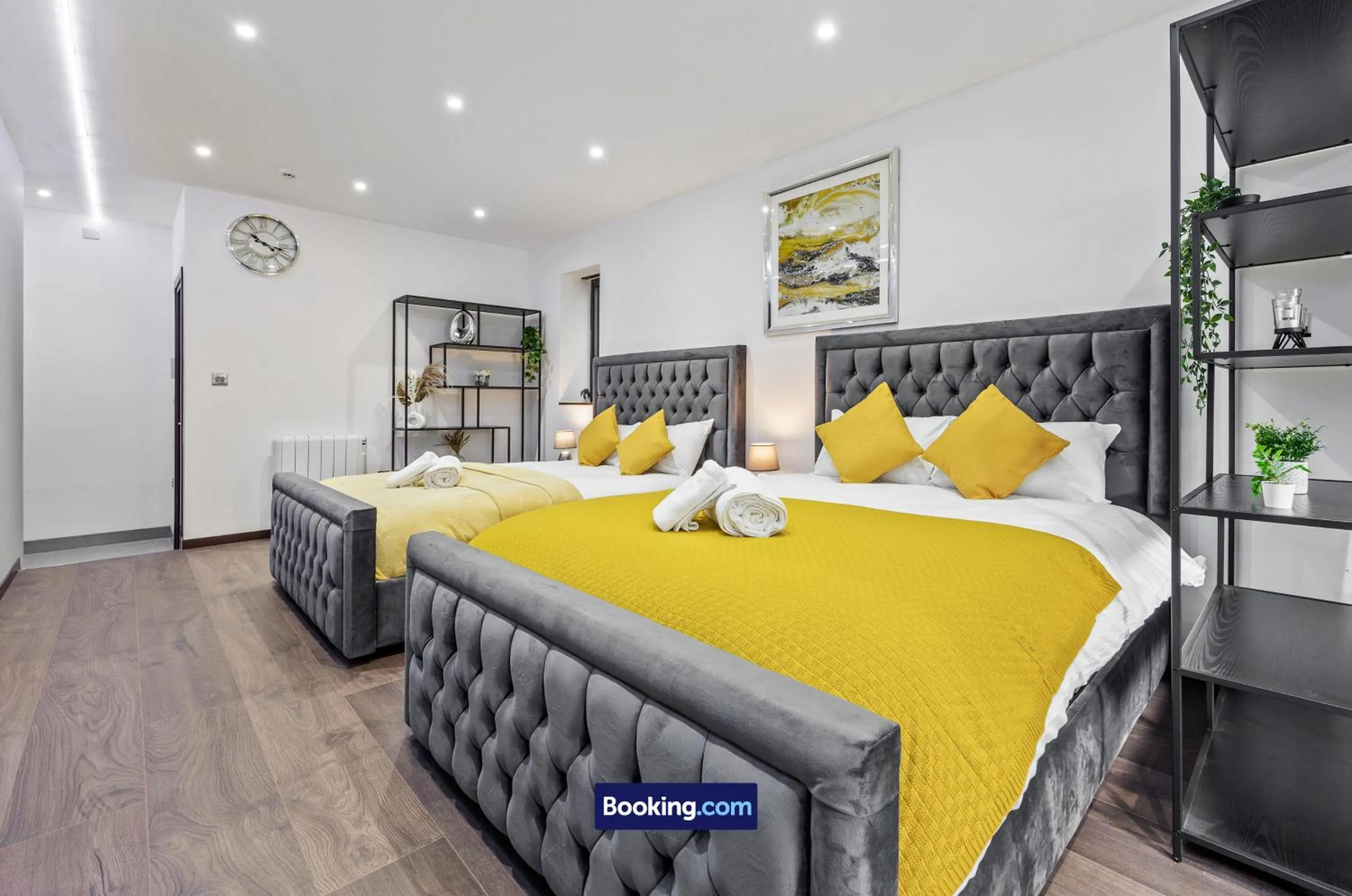 Bed in Stylish Studio Apt By Stay Smart Short Lets & Serviced Accommodation Woodstock With Free WiFi