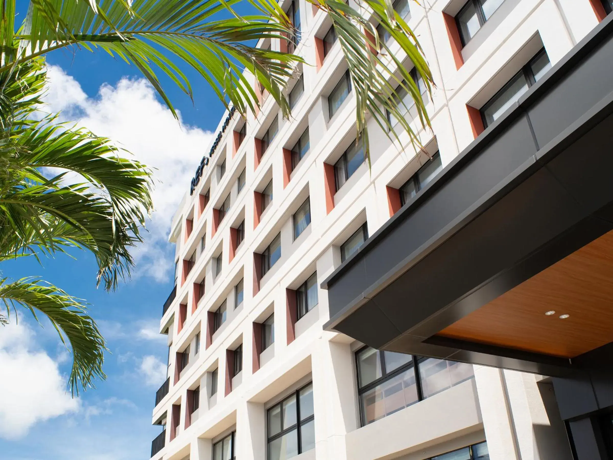 Property building in REF Okinawa Arena by VESSEL HOTELS Property building in REF Okinawa Arena by VESSEL HOTELS