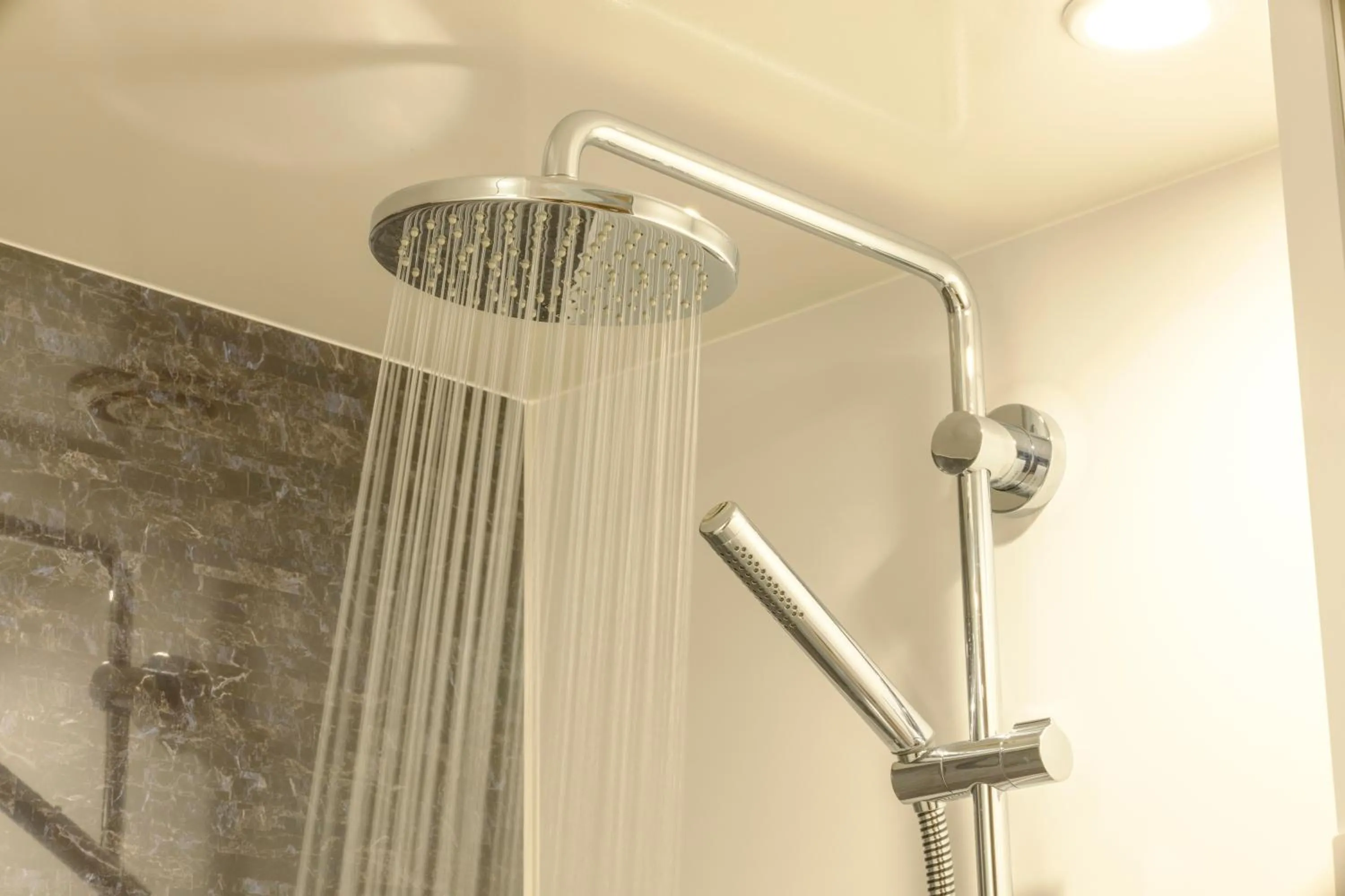 Shower in Tosei Hotel Cocone Tsukiji Ginza Premier