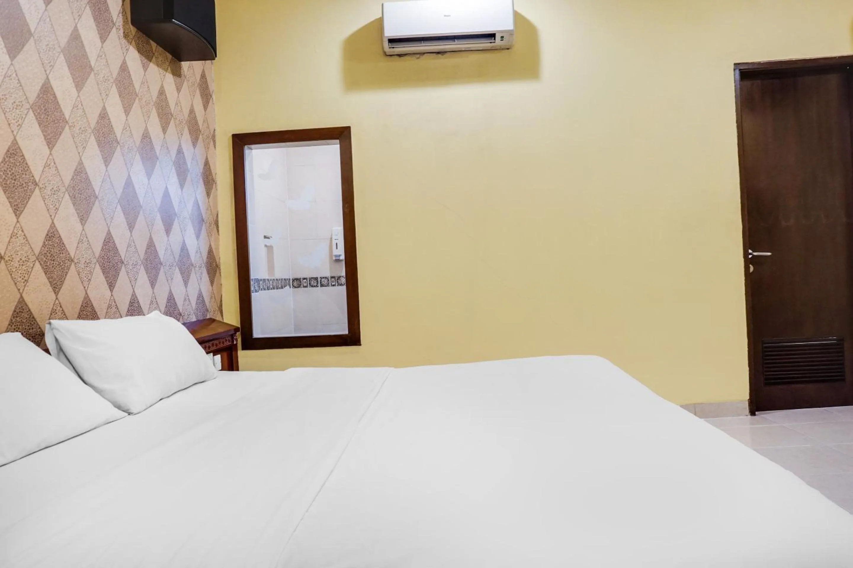 Bedroom, Bed in Townhouse OAK Bi Executive