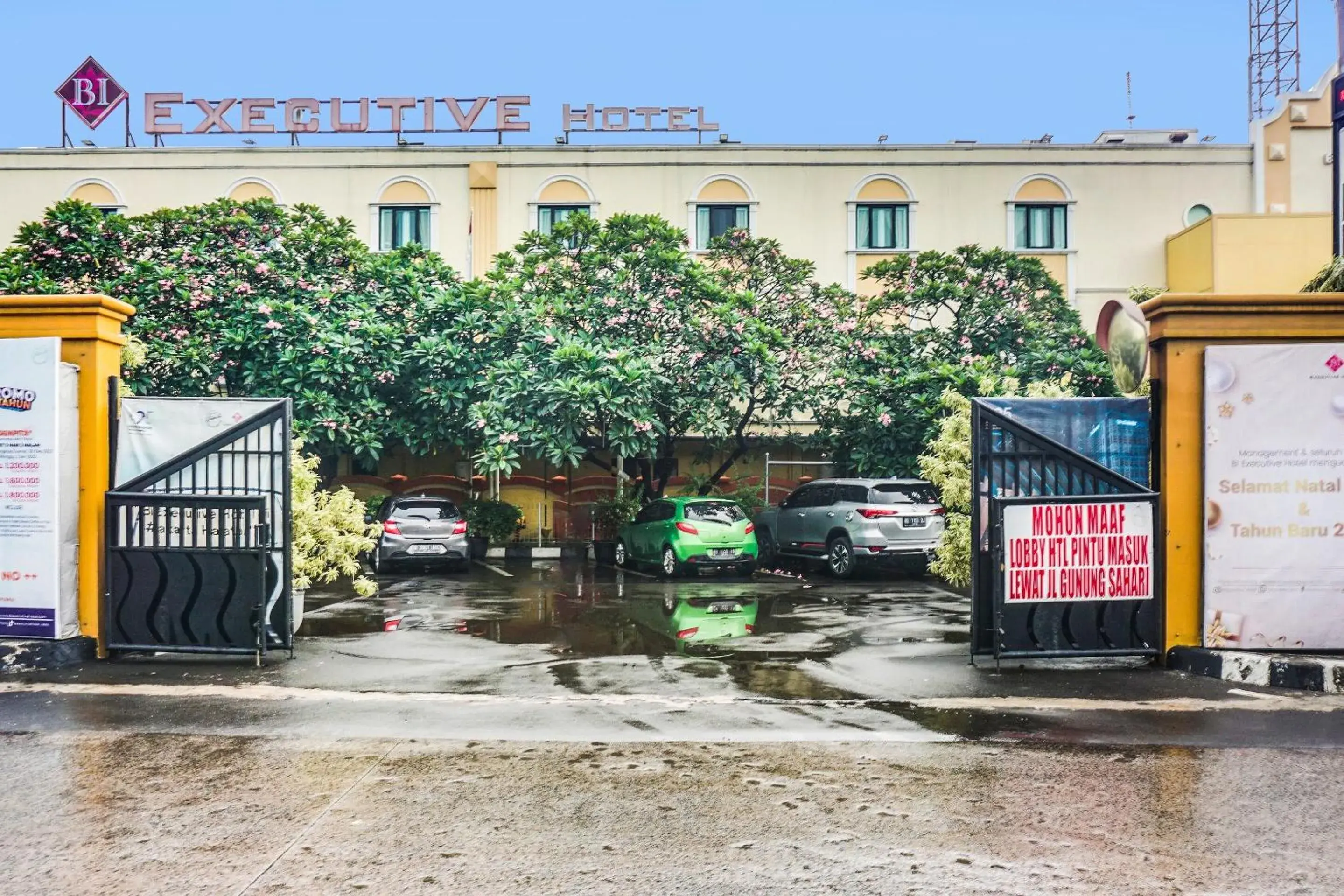 Facade/entrance in Townhouse OAK Bi Executive Facade/entrance in Townhouse OAK Bi Executive