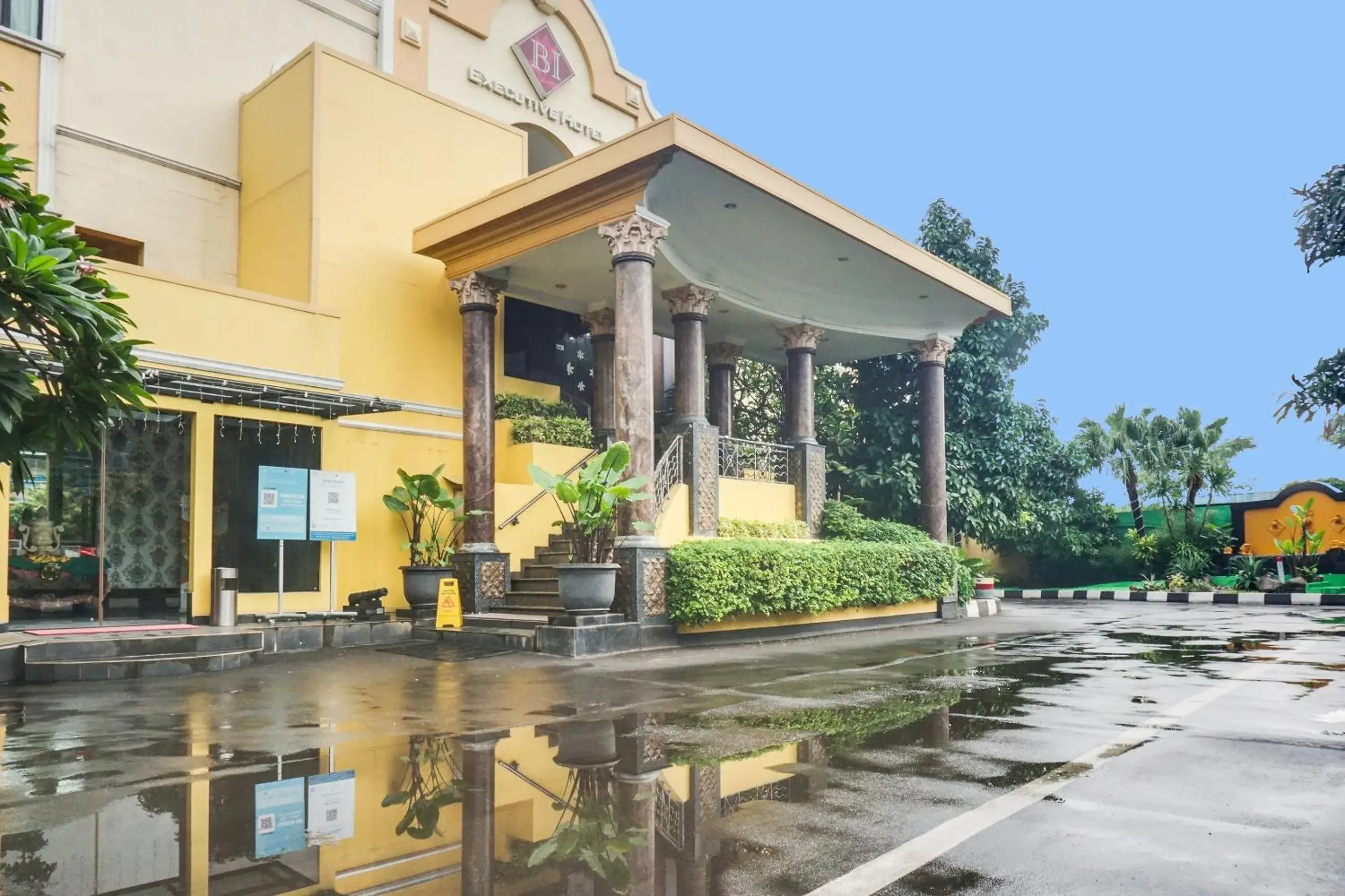 Facade/entrance in Townhouse OAK Bi Executive Facade/entrance in Townhouse OAK Bi Executive