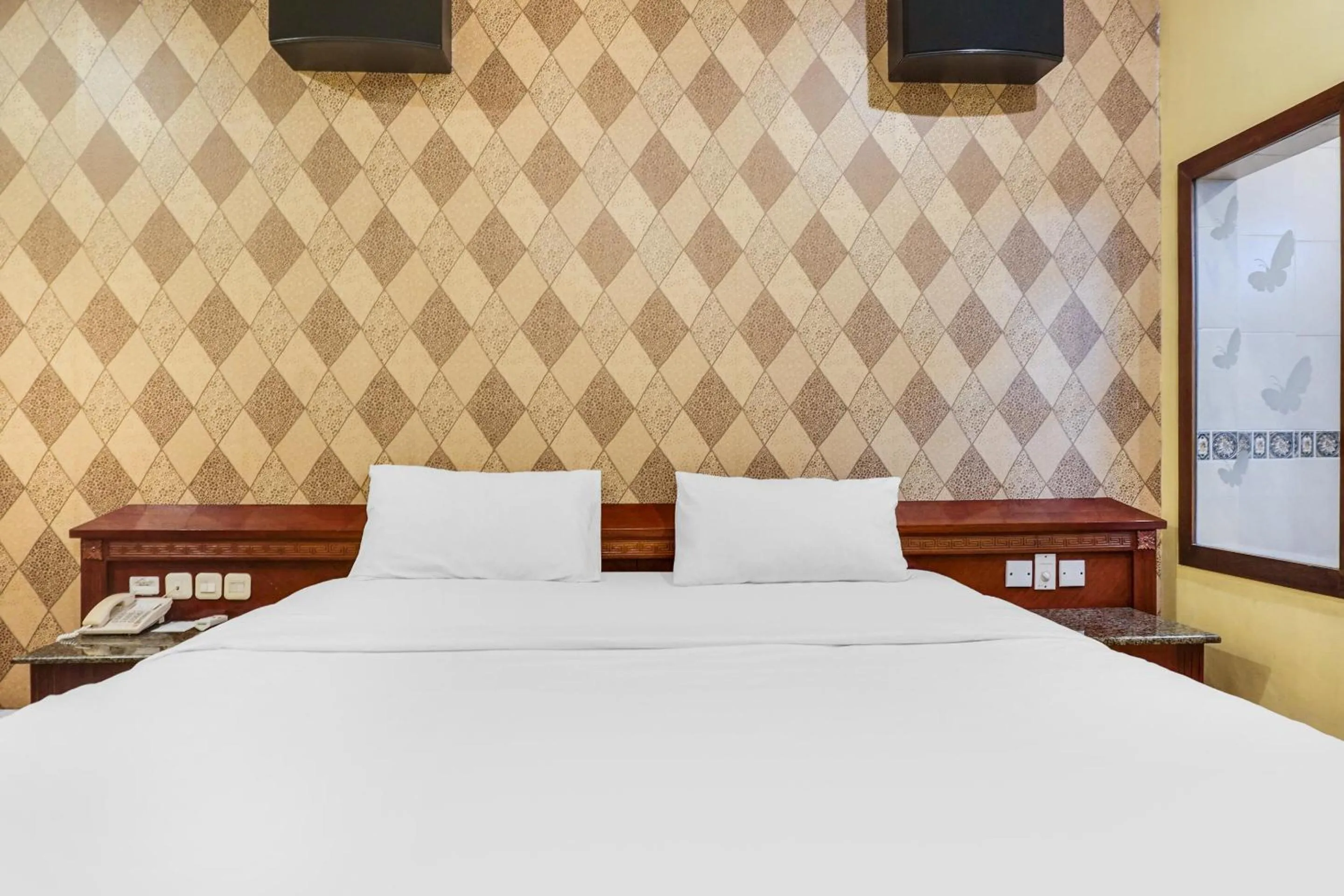 Bedroom, Bed in Townhouse OAK Bi Executive