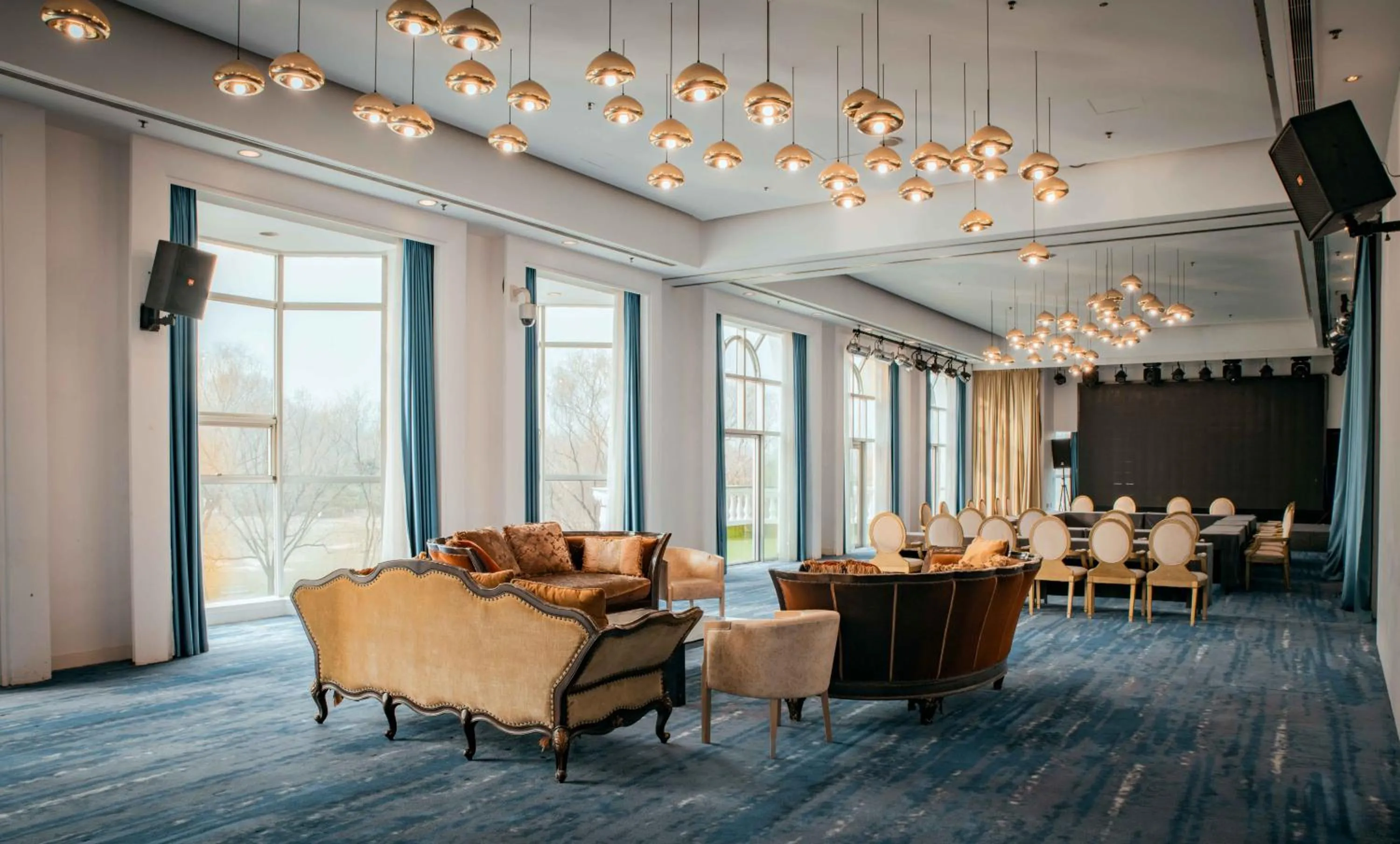 Seating area in Zhi Resort Beijing&Peafowl Garden&Breakfast with Deer&Private Hot Spring&50 Meter Swimming Pool&Free Coffee&Close to Olympic Forest Park