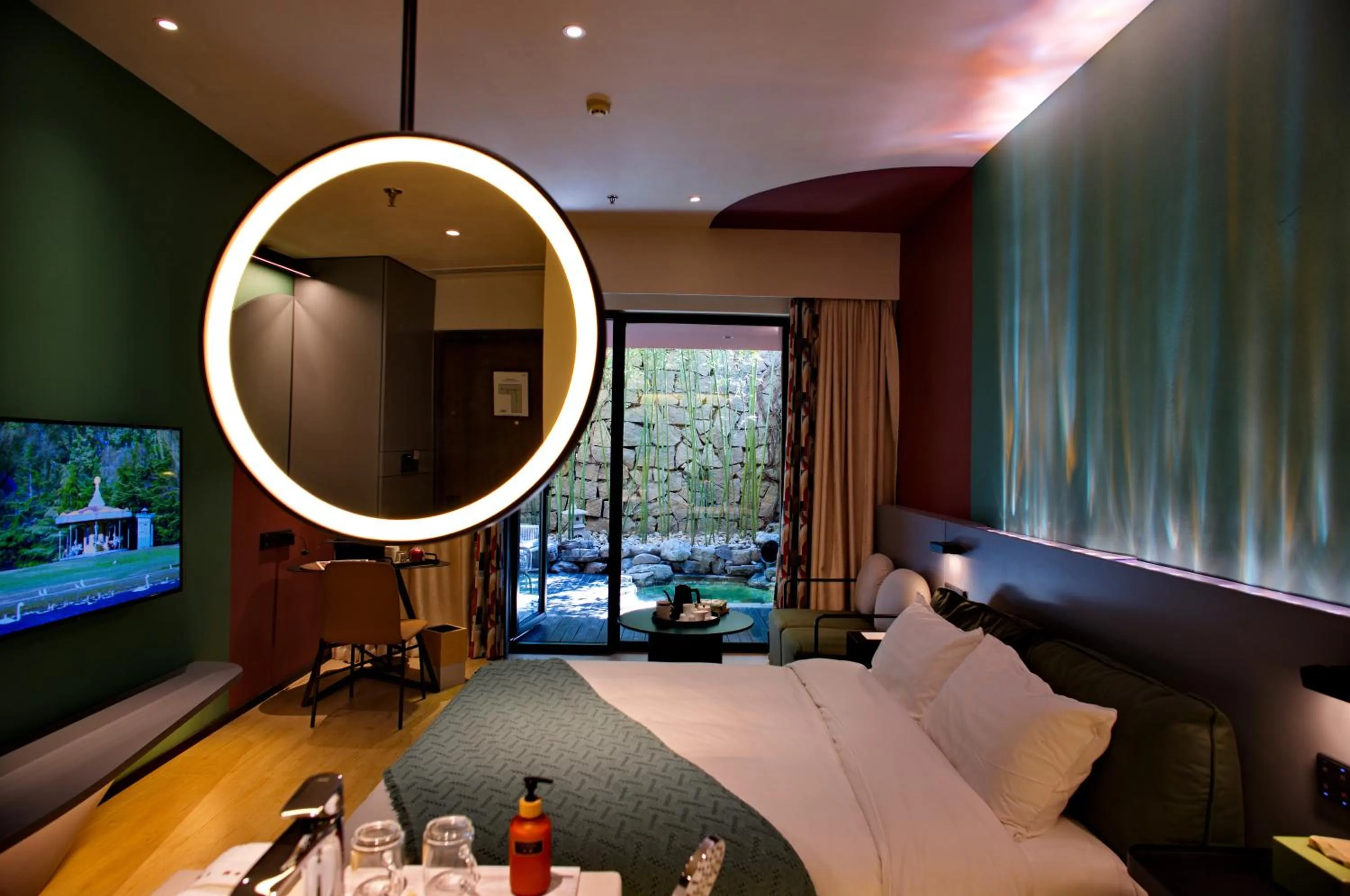 Bed in Zhi Resort Beijing&Peafowl Garden&Breakfast with Deer&Private Hot Spring&50 Meter Swimming Pool&Free Coffee&Close to Olympic Forest Park