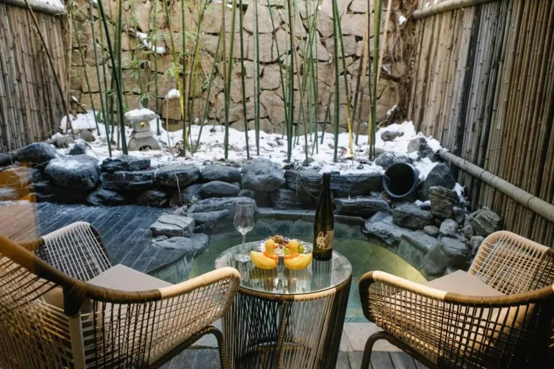 Property building in Zhi Resort Beijing&Peafowl Garden&Breakfast with Deer&Private Hot Spring&50 Meter Swimming Pool&Free Coffee&Close to Olympic Forest Park