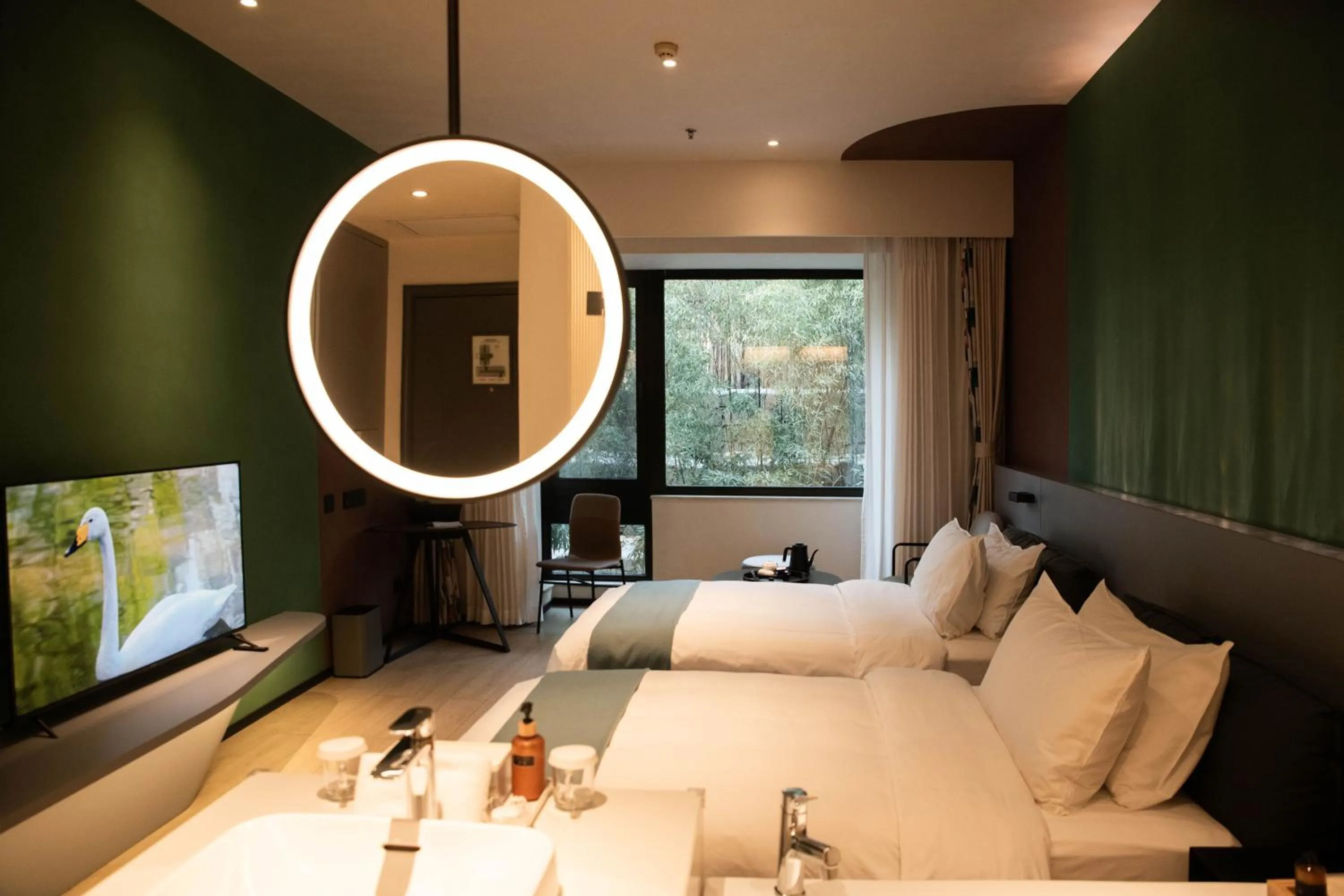 Bed in Zhi Resort Beijing&Peafowl Garden&Breakfast with Deer&Private Hot Spring&50 Meter Swimming Pool&Free Coffee&Close to Olympic Forest Park