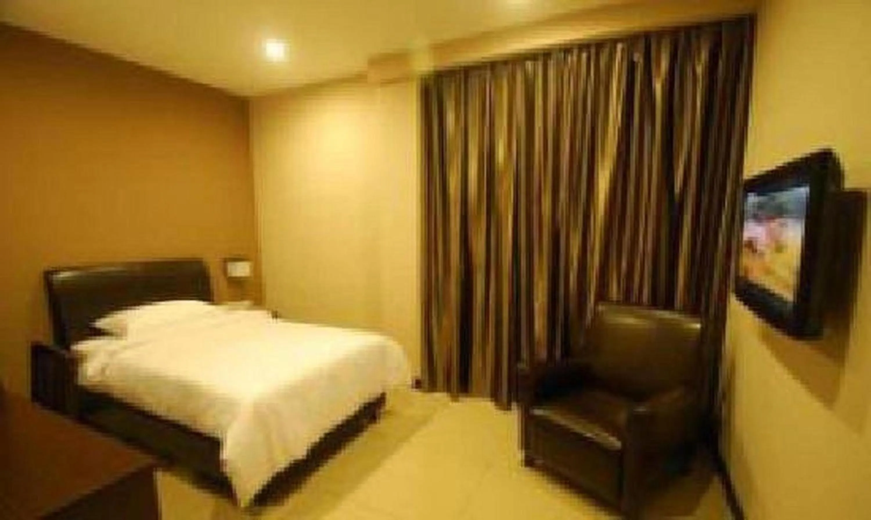Photo of the whole room, Bed in Capital O Rail Hotel