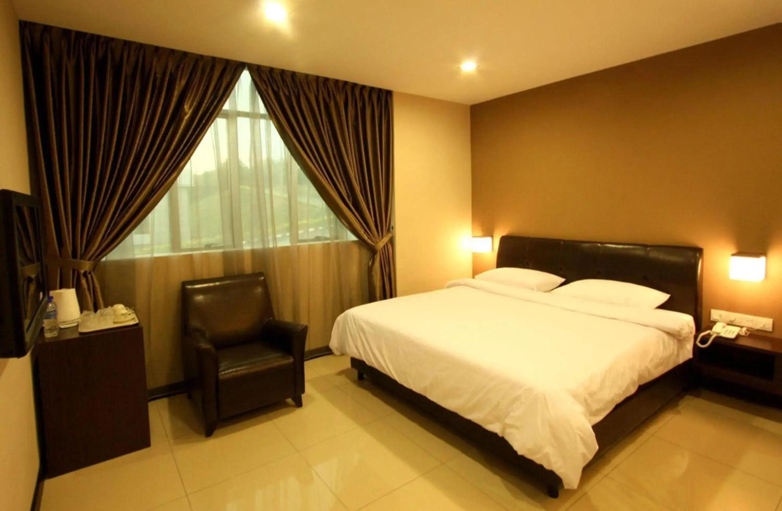 Deluxe King Room - single occupancy in Capital O Rail Hotel Deluxe King Room - single occupancy in Capital O Rail Hotel