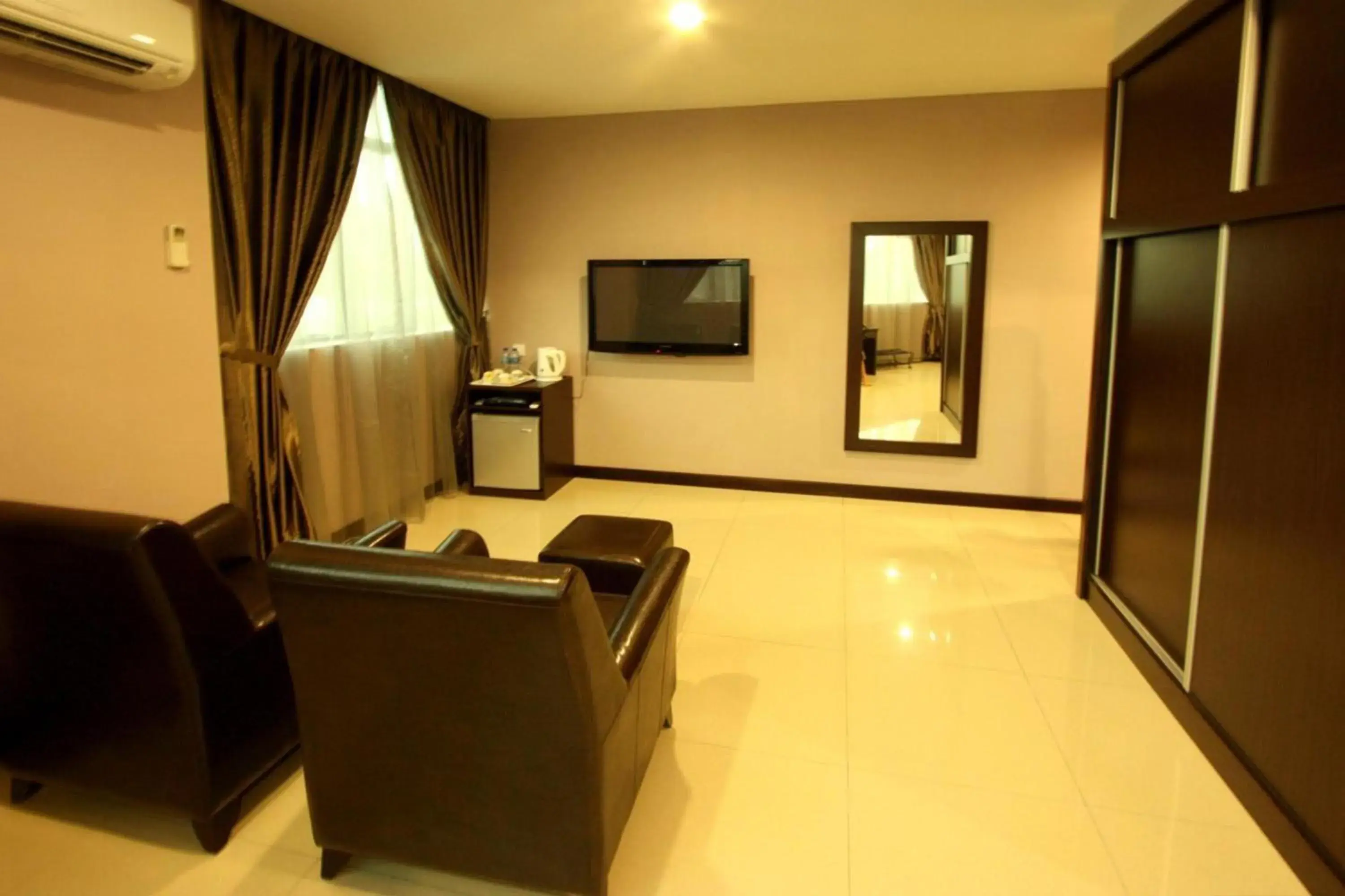 TV and multimedia in Capital O Rail Hotel TV and multimedia in Capital O Rail Hotel