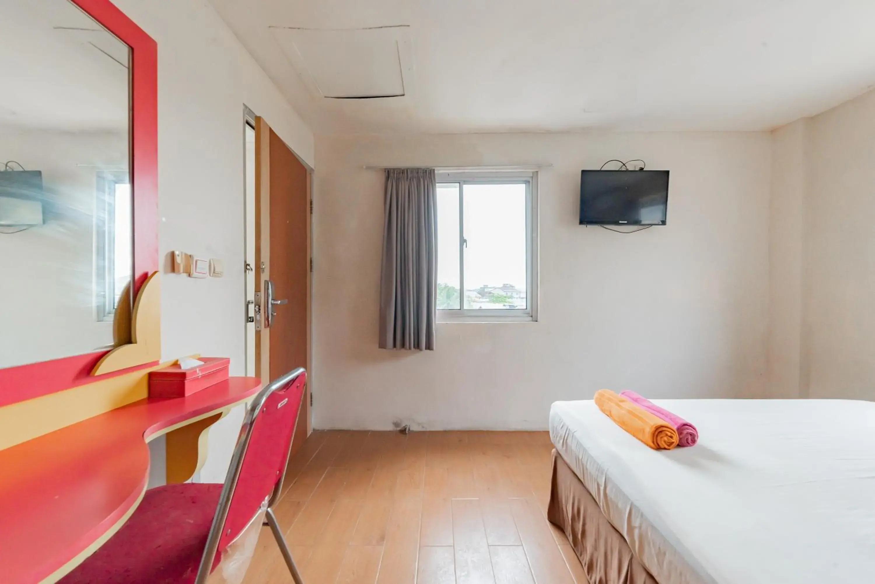 Bedroom, Bed in Urbanview Hotel Onyx Ketapang by RedDoorz Bedroom, Bed in Urbanview Hotel Onyx Ketapang by RedDoorz