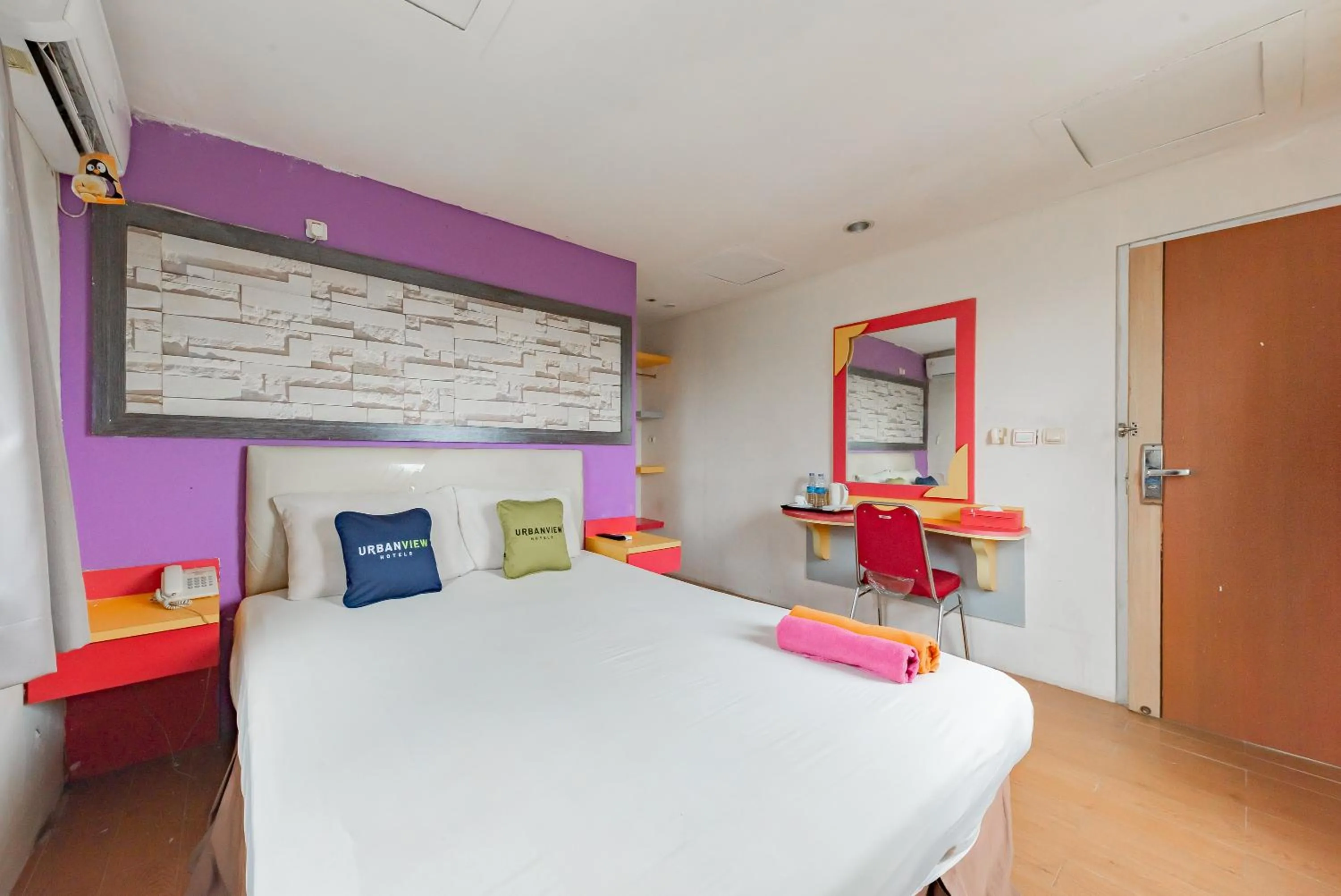 Bedroom, Bed in Urbanview Hotel Onyx Ketapang by RedDoorz